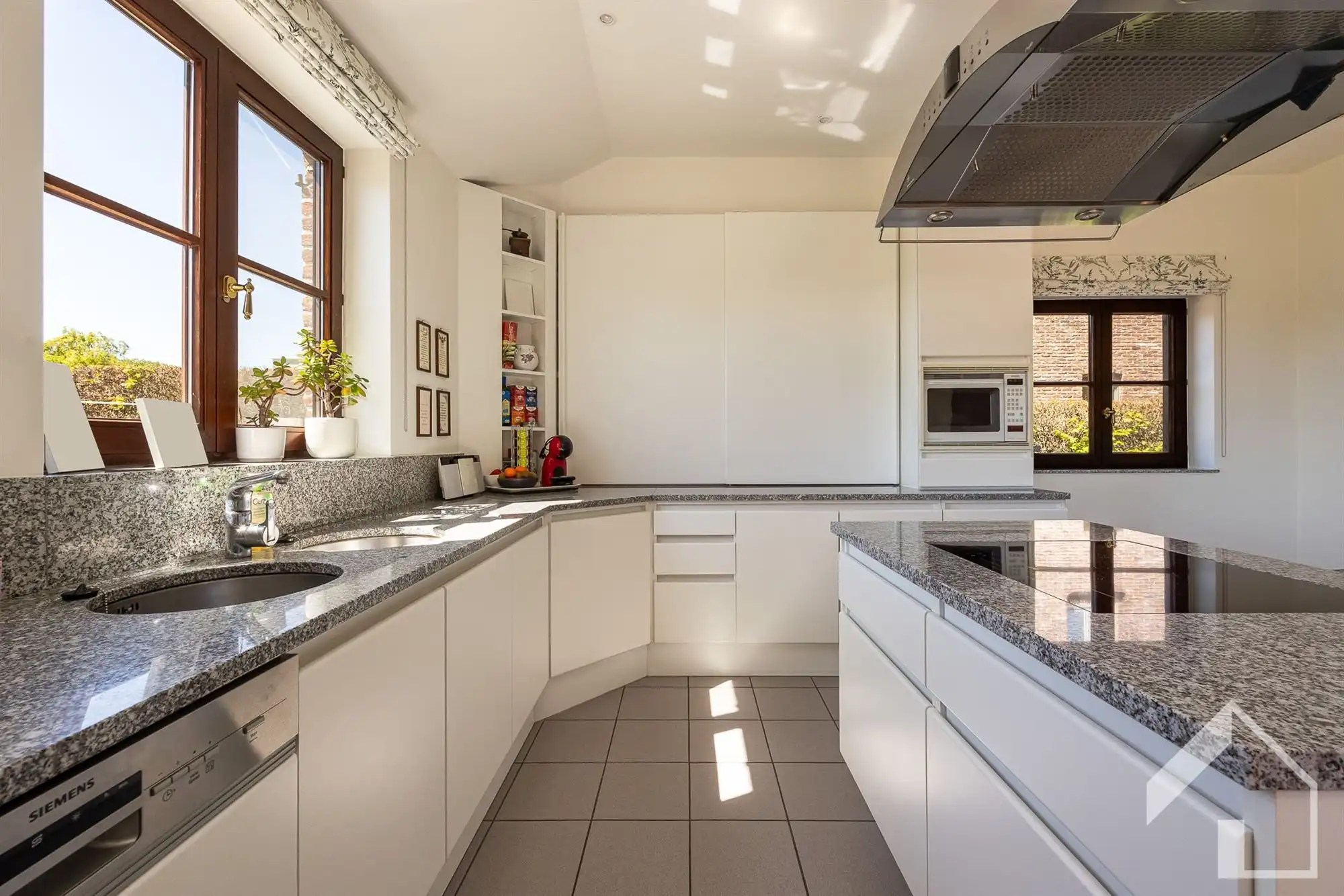 mooi landhuis in groene en rustige omgeving foto 8