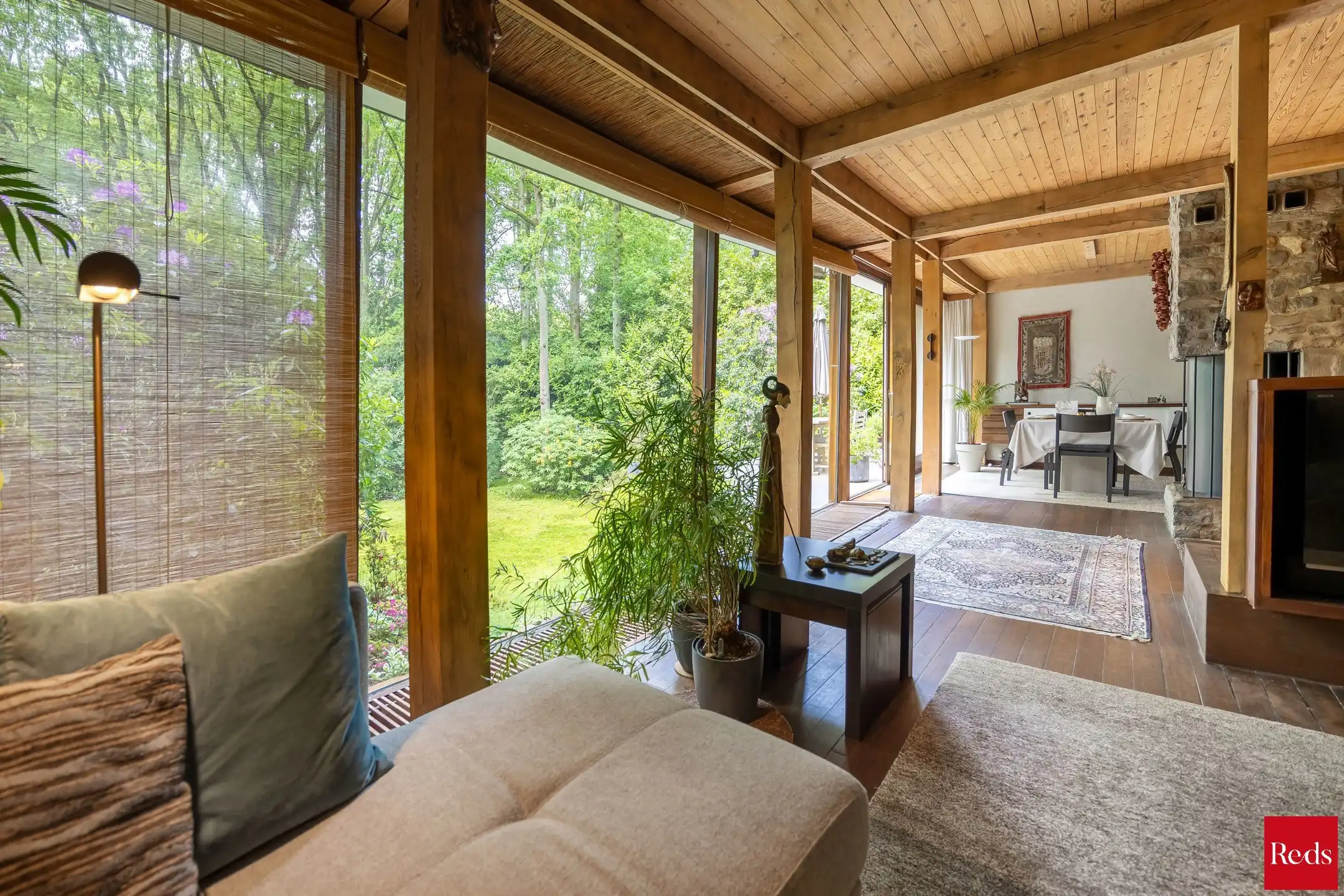 Architecturale woning in het groen met veel licht foto 8