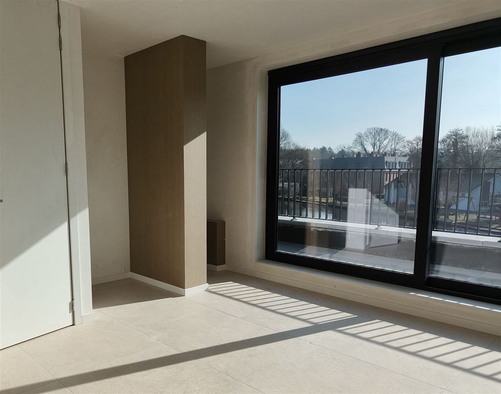 Moderne half-open nieuwbouwwoning met zicht op de Kempische Vaart foto 15