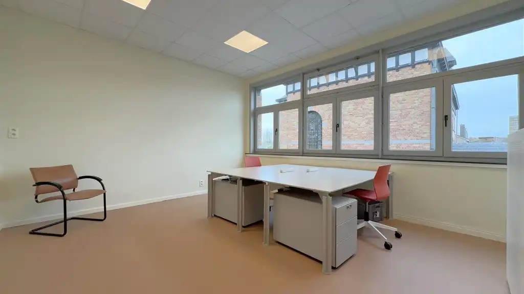 Volledig gerenoveerde kantoren in kleinschalig business center in Gent foto 13