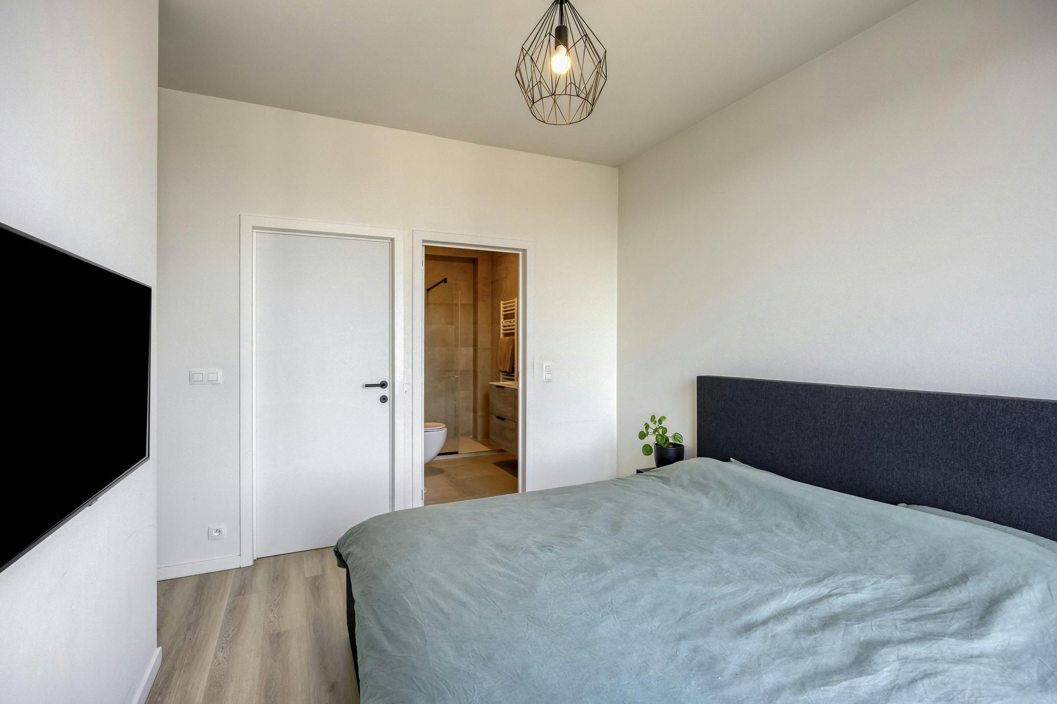 Uniek appartement met 3 slaapkamers te koop in Antwerpen foto 12