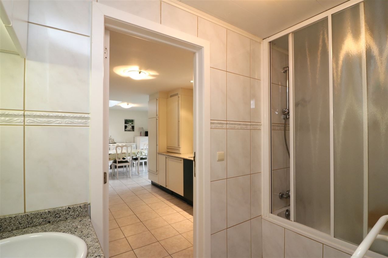 label c, nabij station, garage voor vijf wagens foto 16