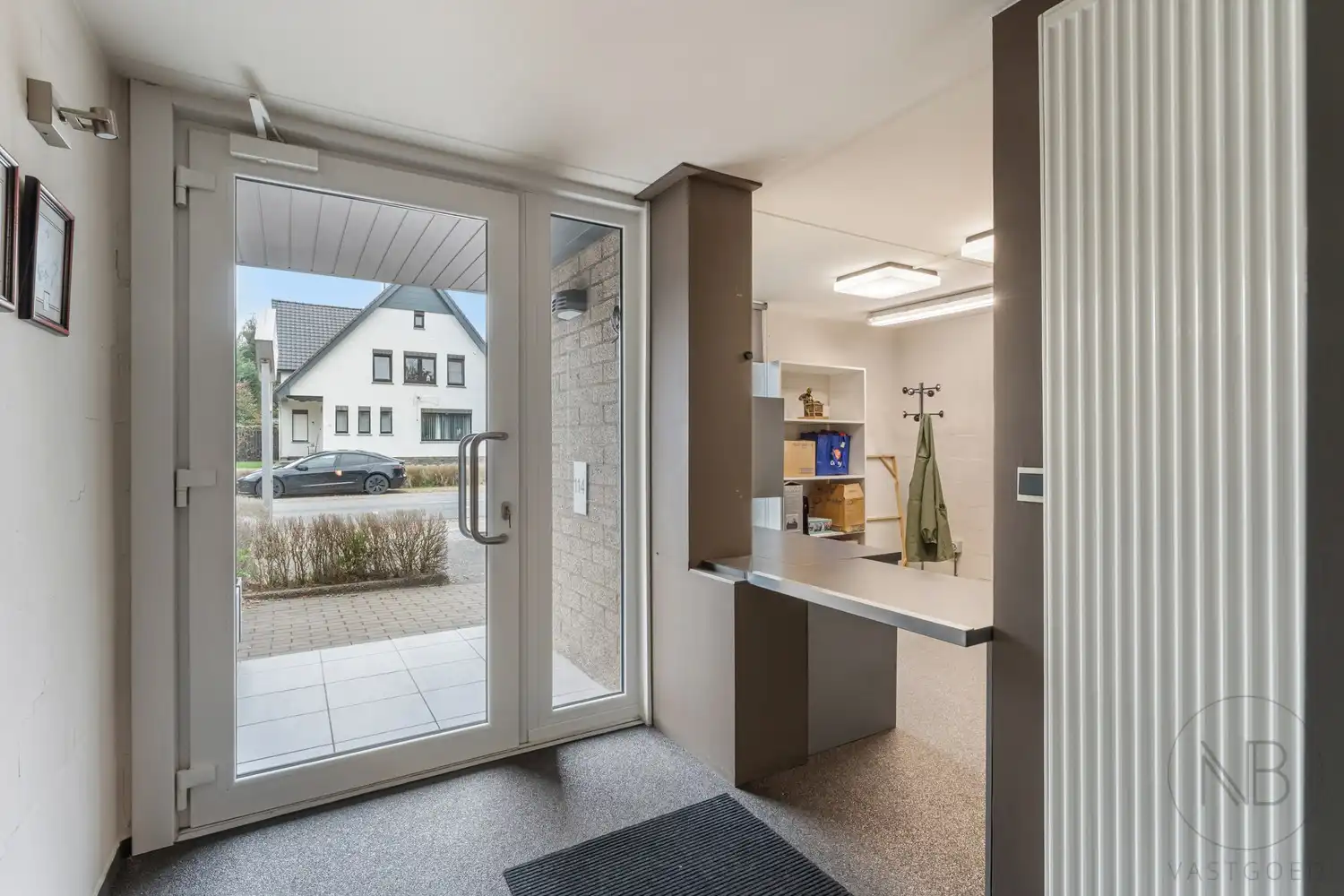 Pand met vergunde praktijkruimte, woonst, garage en carport in Opglabbeek foto 16