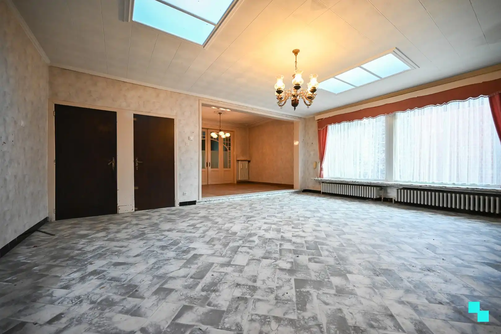 Zeer ruime & authentieke woning in Izegem foto 9