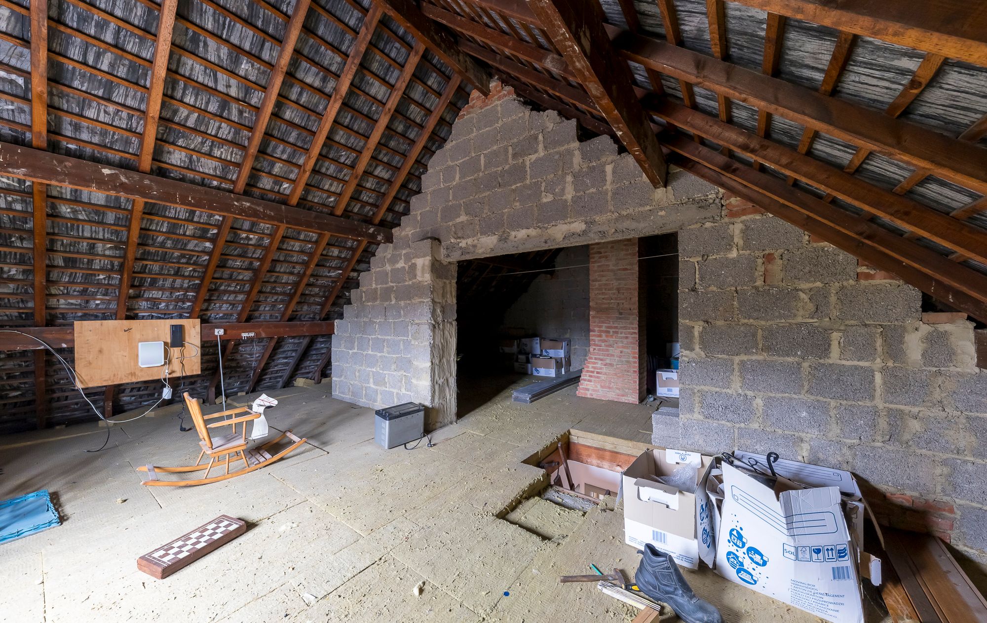 TE KOOP: Goed gelegen (halfopen) woning met bijgebouw van 90m2 te Lanklaar foto 6