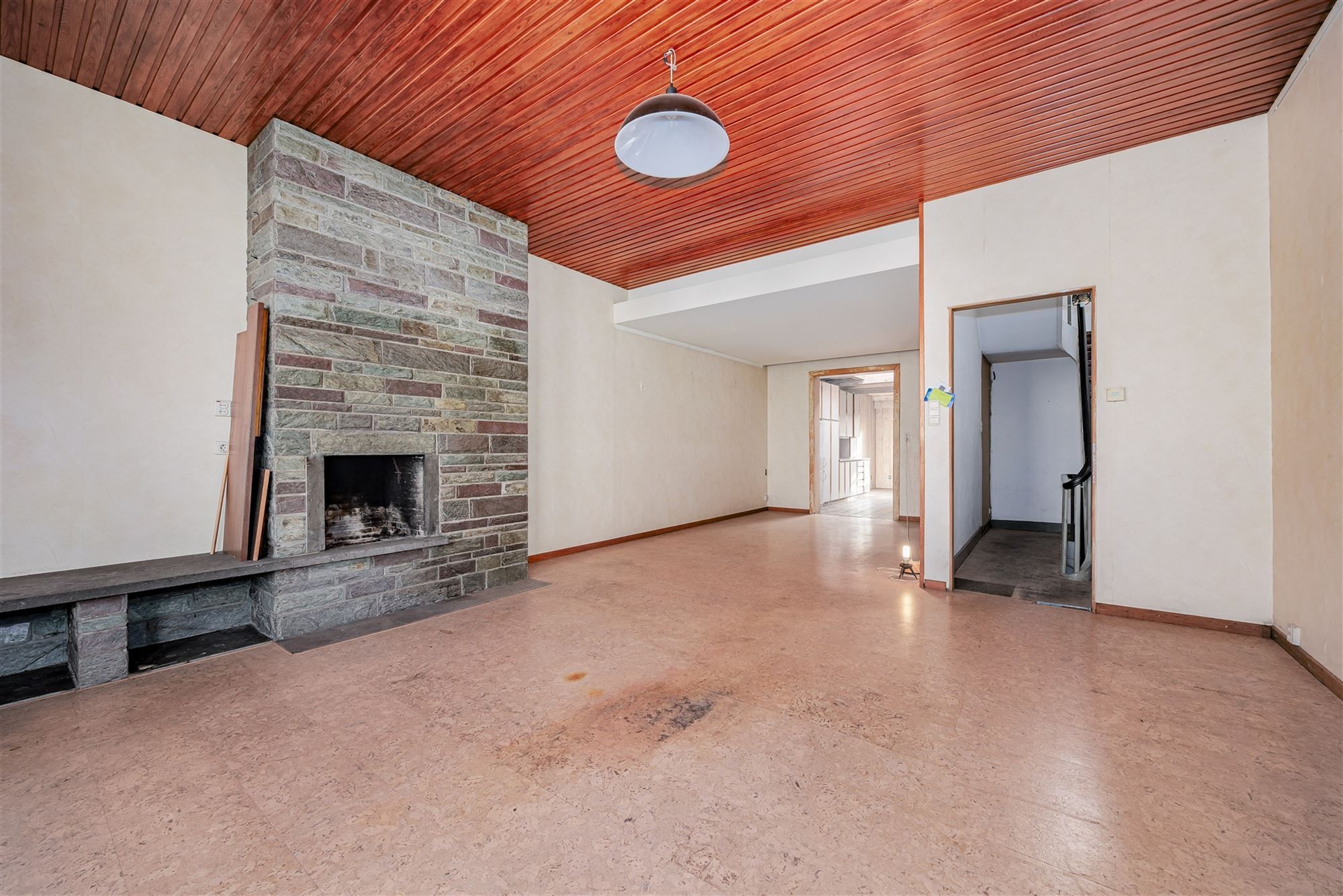 Te renoveren woning met 4 - 5 slk en garage foto 14