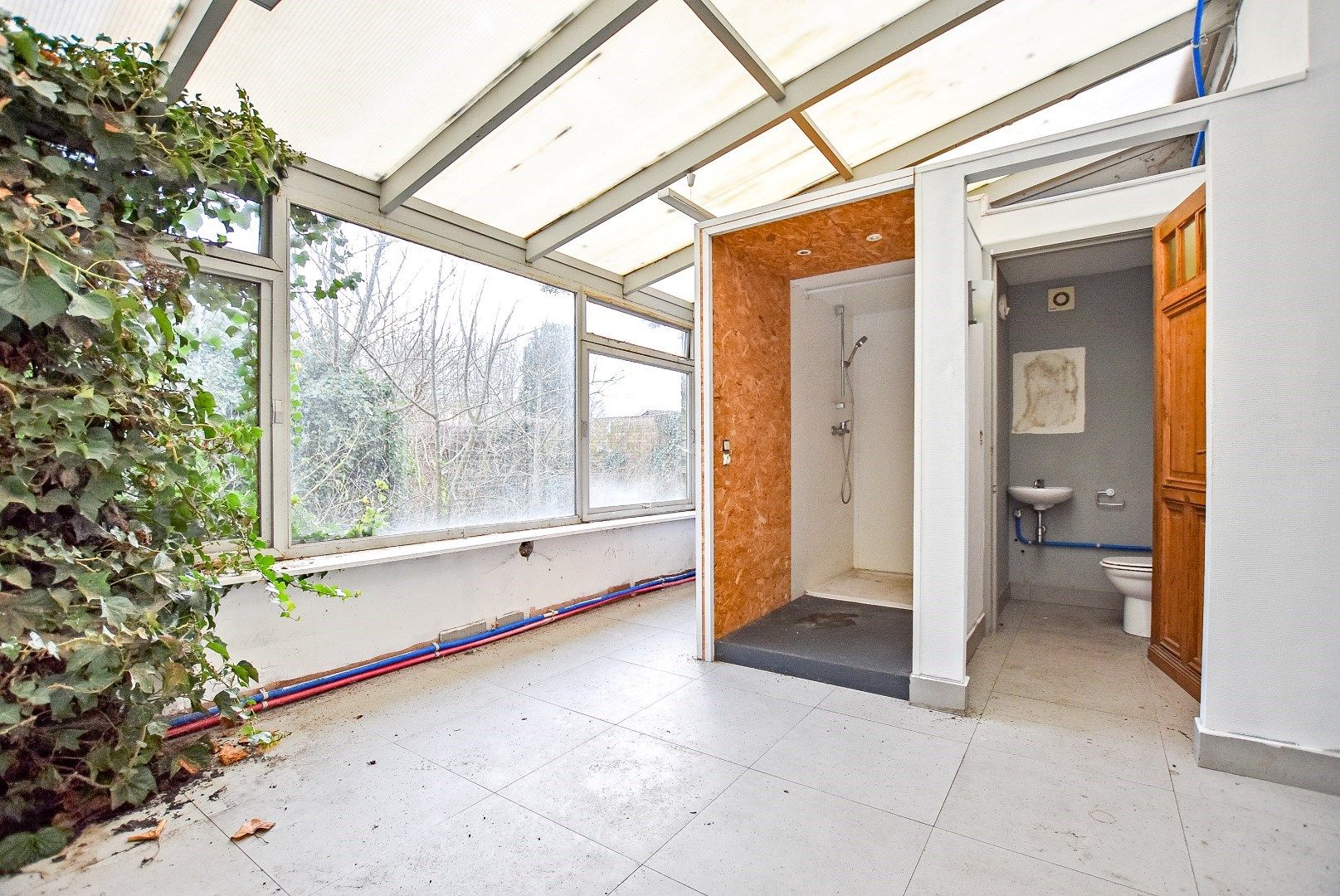 Zeer ruime te renoveren woning centrum Veurne! foto 5