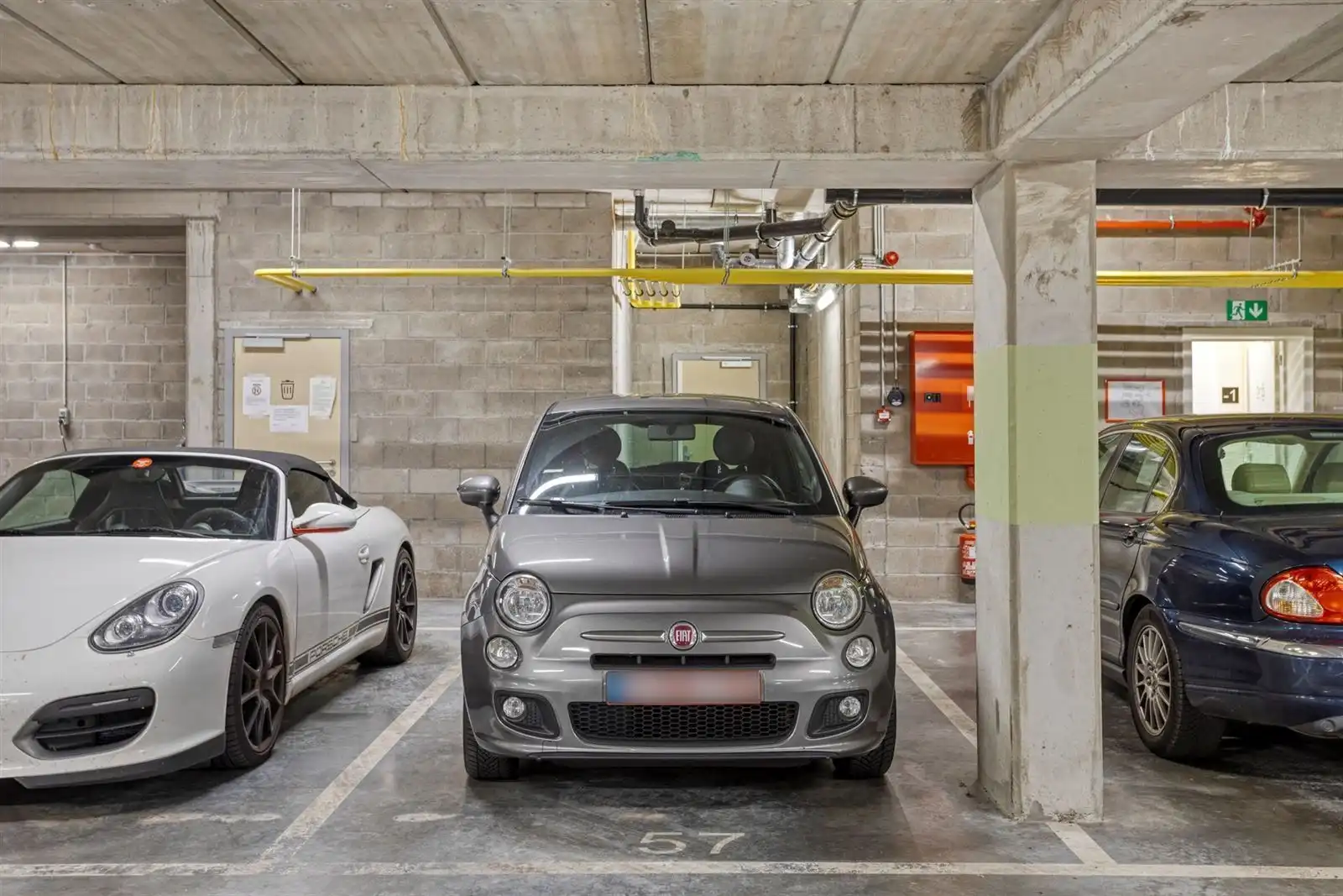 Prachtig recent gelijkvloers appartement met 2 slaapkamers, tuin en parking foto 28