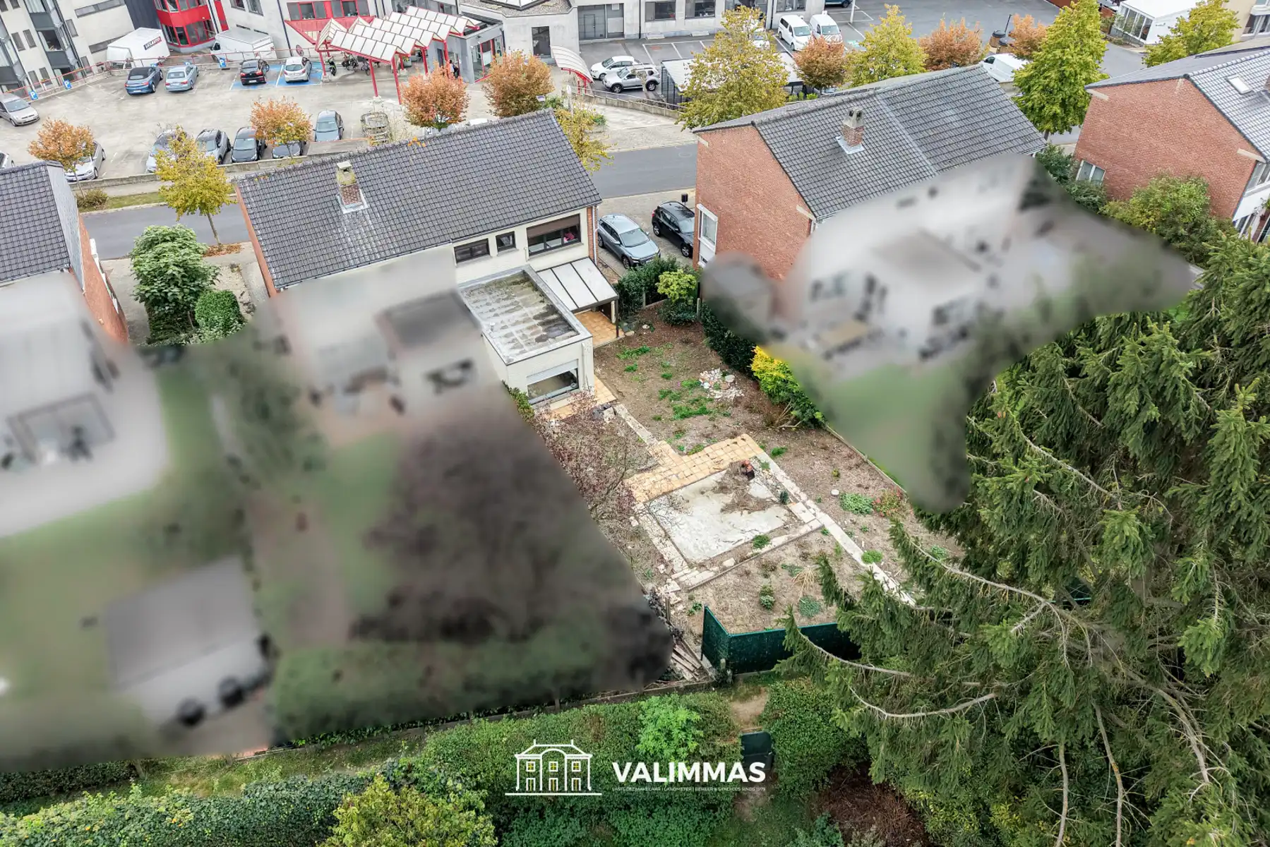 Centrum: op te knappen driegevelwoning met garage en tuin... foto 6
