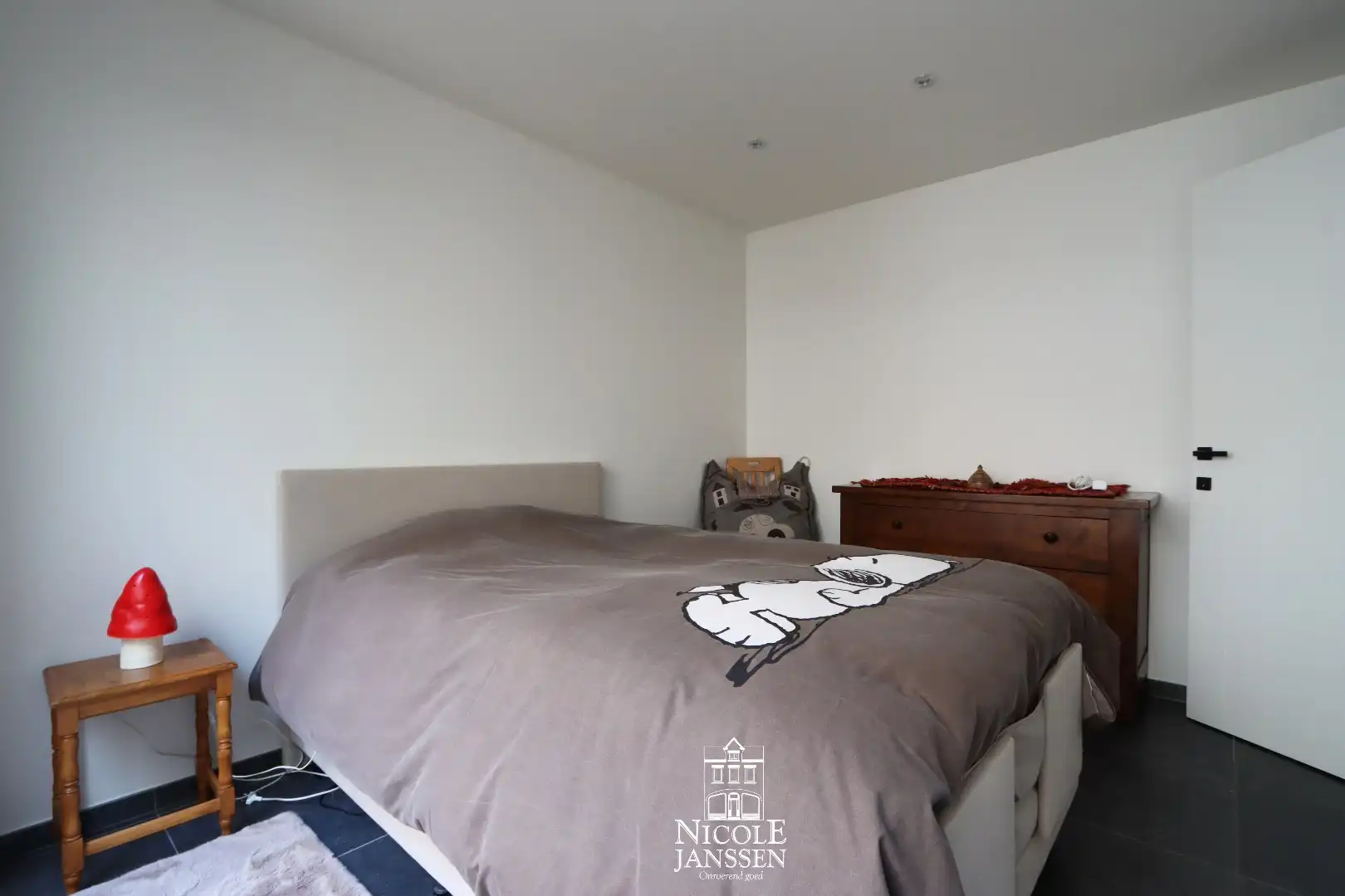 Trendy appartement met gezellig binnenterras en lift in het hartje van Maaseik foto 10