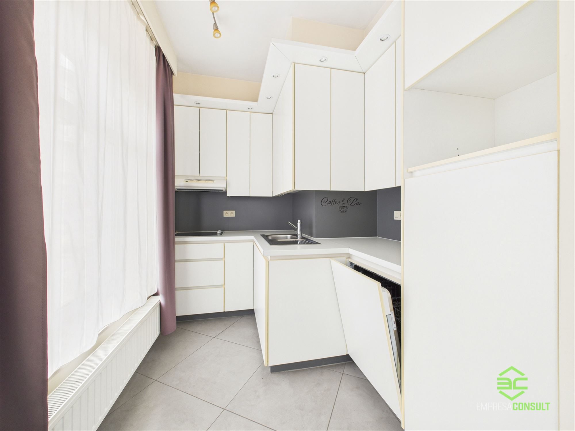 Interessant opbrengsteigendom met 4 app in het centrum! foto 7