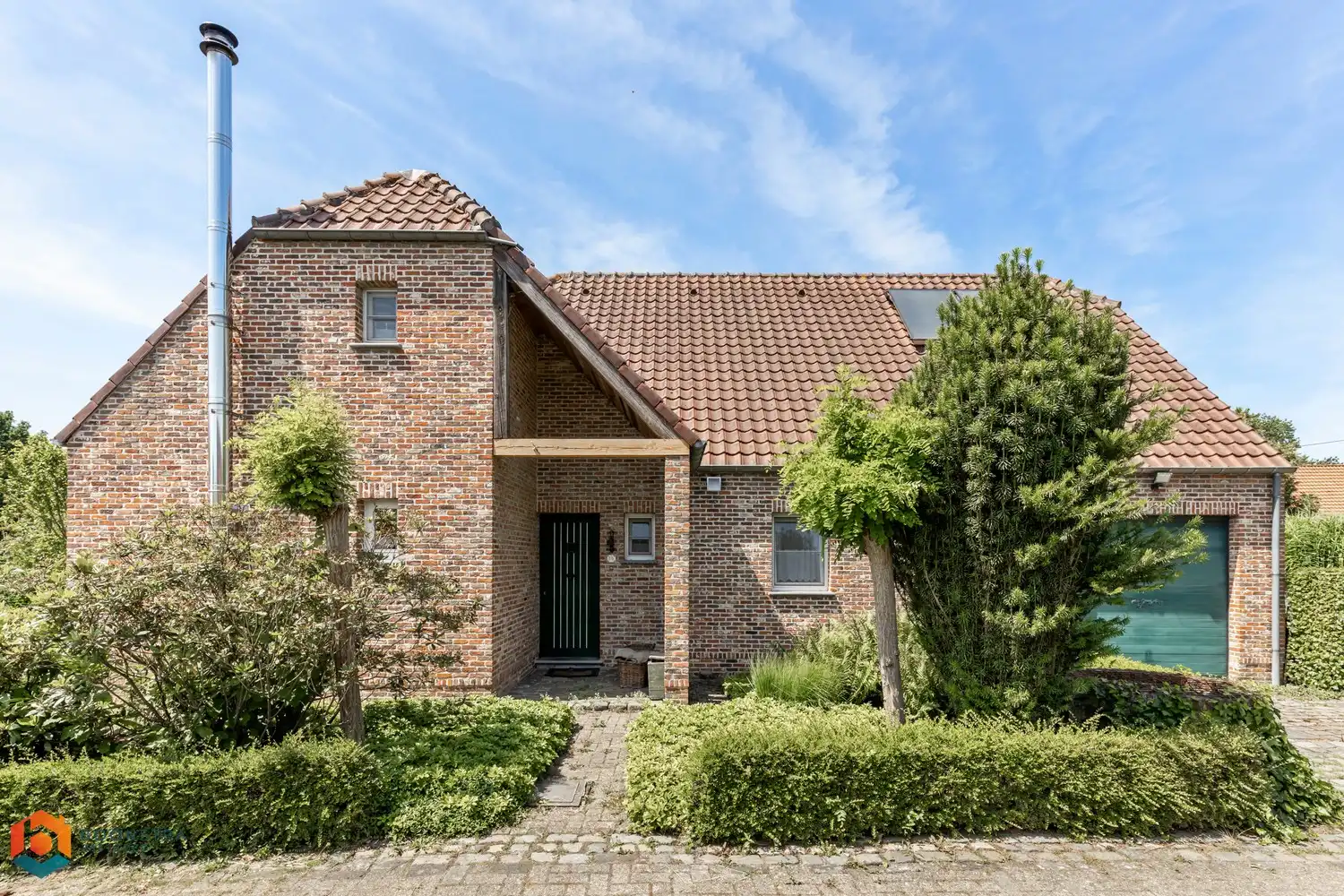 Hoeve op een ruim perceel van 5307 m² in prachtige groene omgeving foto 3