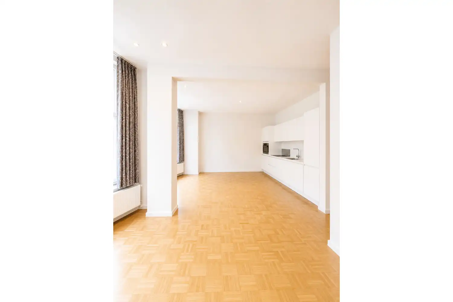 Gerenoveerd appartement op toplocatie aan het Prinses Clémentinaplein in Oostende foto 3