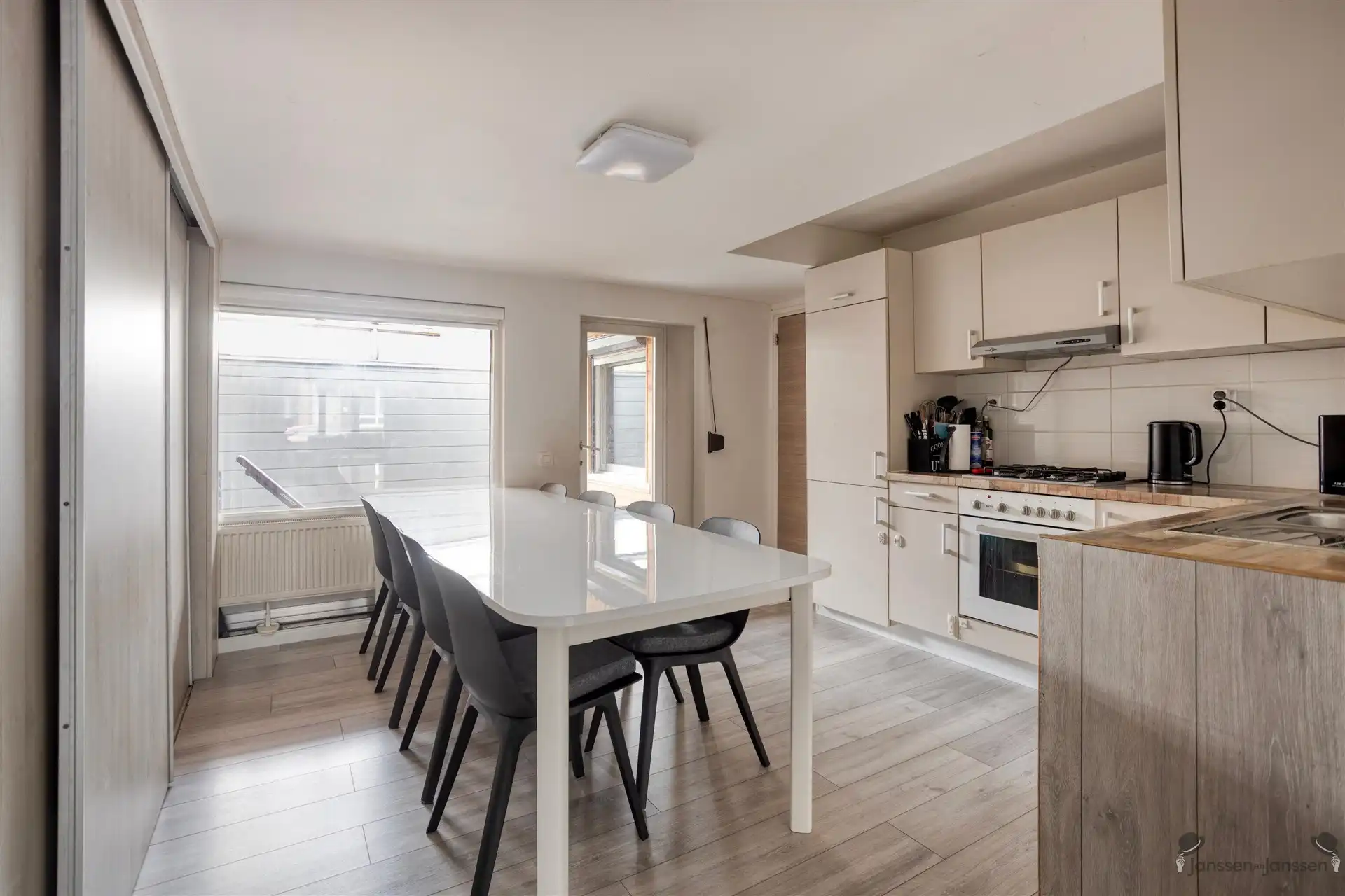 Karaktervolle rijwoning met 4 slaapkamers foto 7