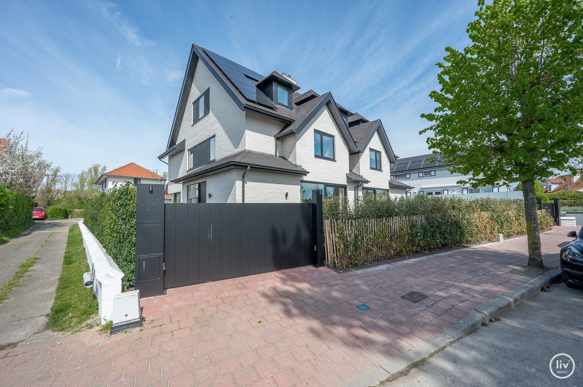 Luxueus afgewerkte nieuwbouwvilla bevindt zich nabij Park 58 en op wandelafstand van het strand en de Zeedijk. foto {{pictureIndex}}