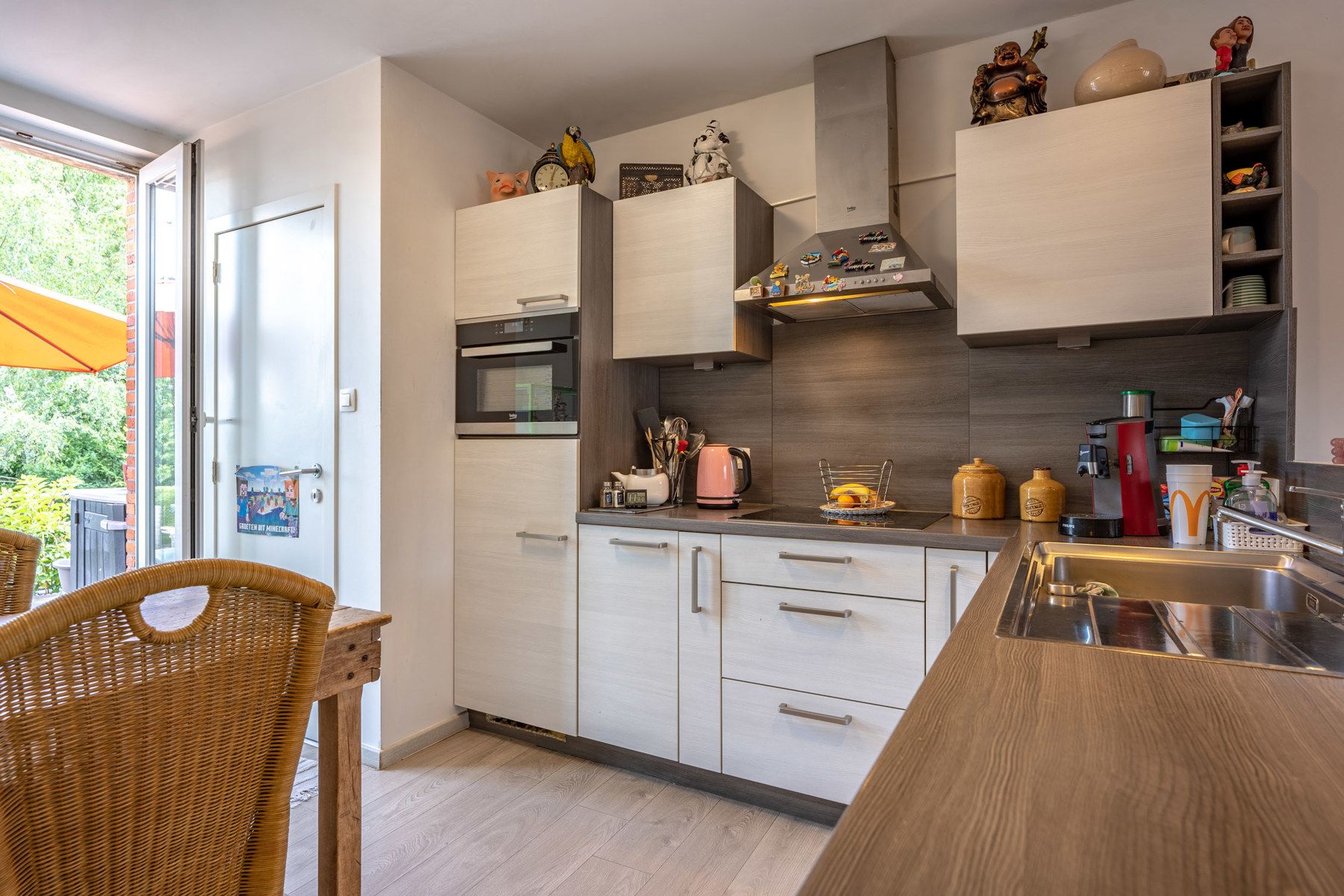 Instapklaar duplex-appartement in hartje Stabroek! foto 2