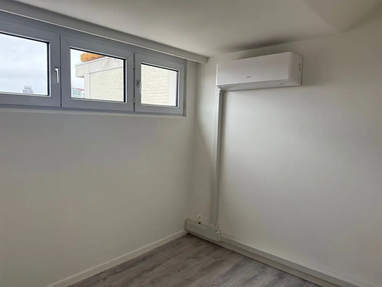 TE HUUR: Dakappartement met 1 slaapkamer in Hasselt! foto 9