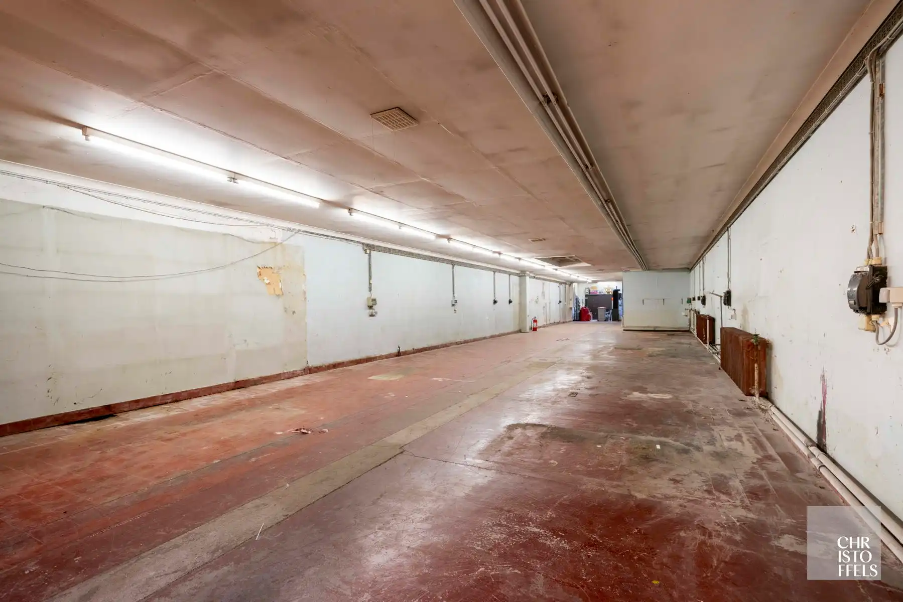 Gebouw voor gemengd gebruik van 572m² - Winkel/kantoor(49m²) - Werkplaats/magazijn(336m²) - Bovenwoning(187m²) foto 11