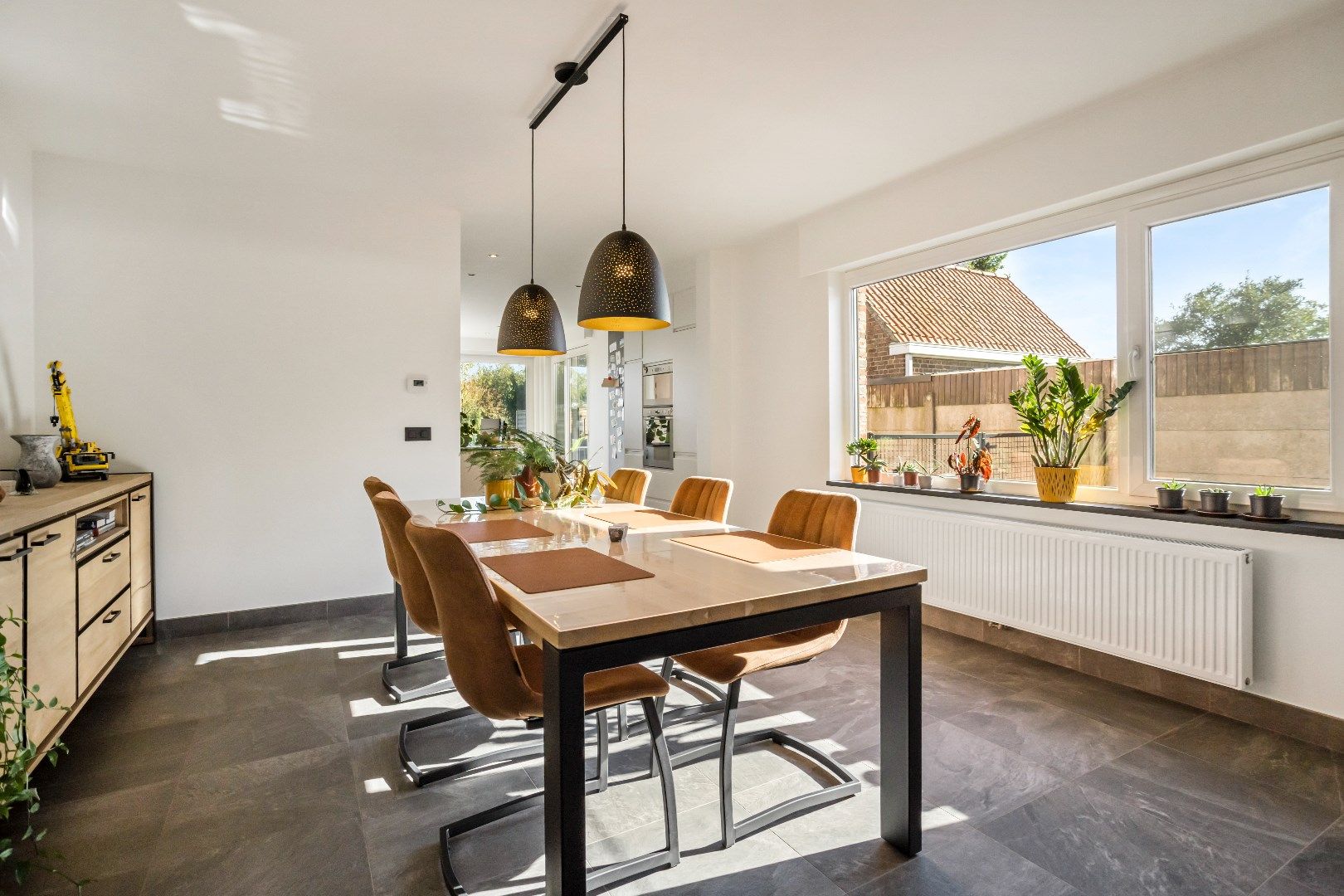 Deze prachtige woning werd 10 jaar geleden volledig gerenoveerd en biedt een moderne en comfortabele leefomgeving. foto 4