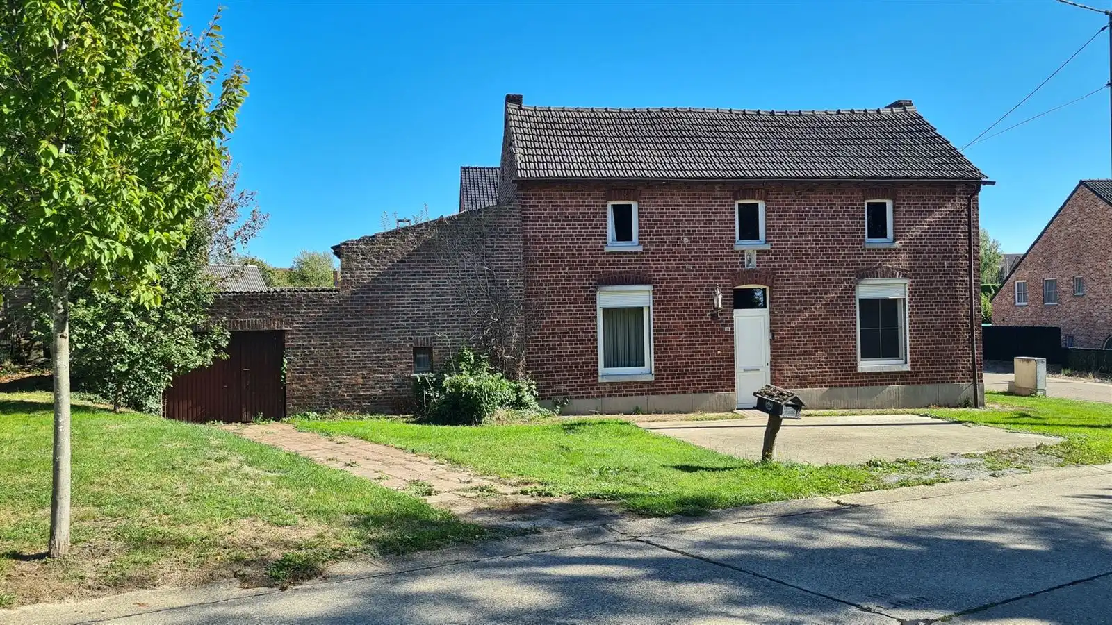 Hoofdfoto van de publicatie: te renoveren eengezinswoning met tal van mogelijkheden