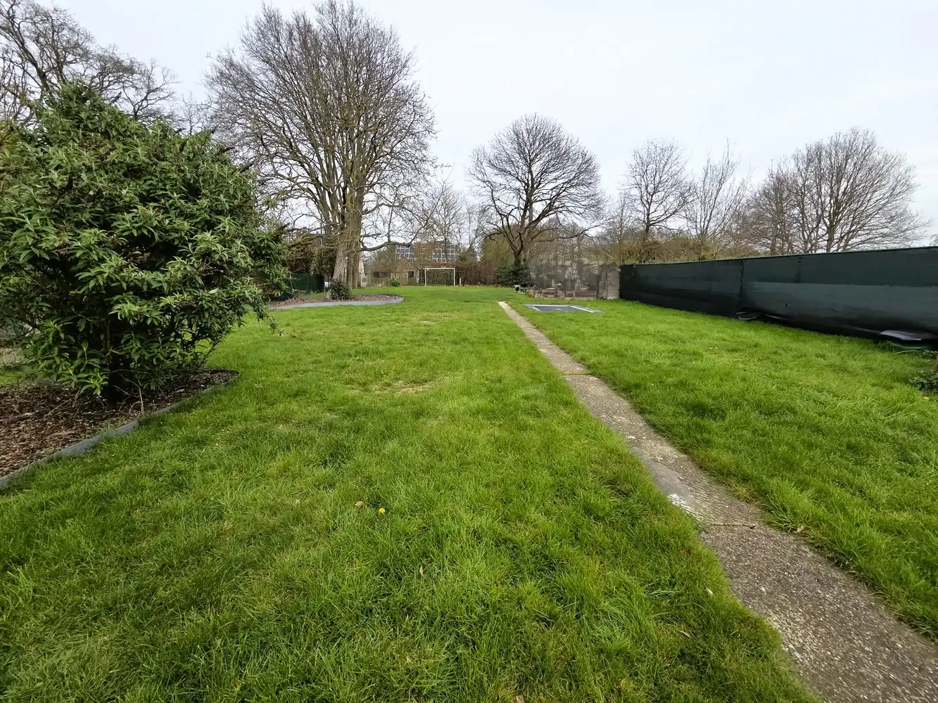Zeer ruime woning, 3 tot 5 slaapkamers, 2 badkamers, volledig vernieuwd met ruim bijgebouw foto 4