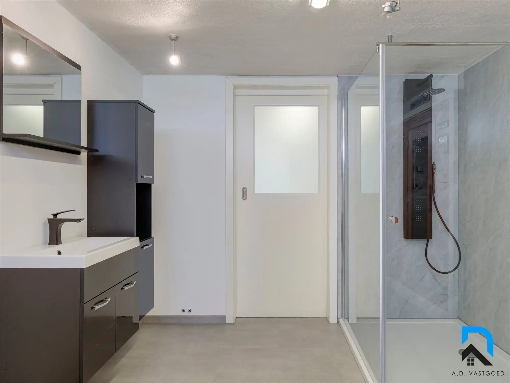 Gerenoveerde kangoeroewoning in Maaseik foto 28