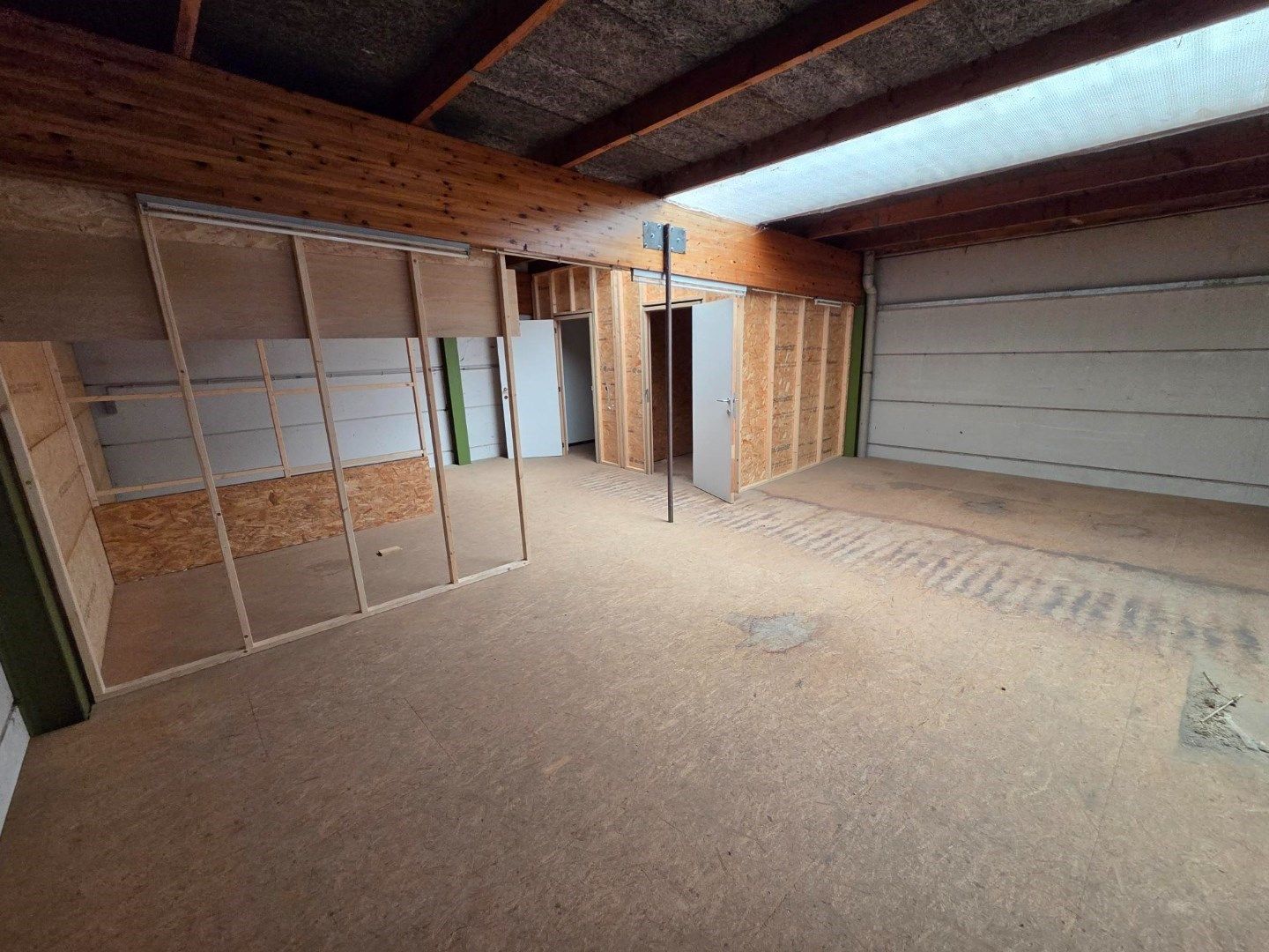 Opslagruimte van 555m² met bureel foto 10