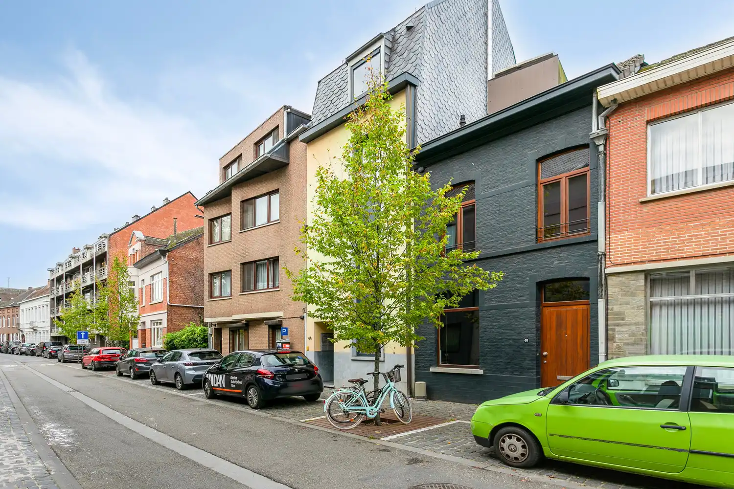 PRACHTIG GERENOVEERDE WONING MET STADSTUIN! foto 2