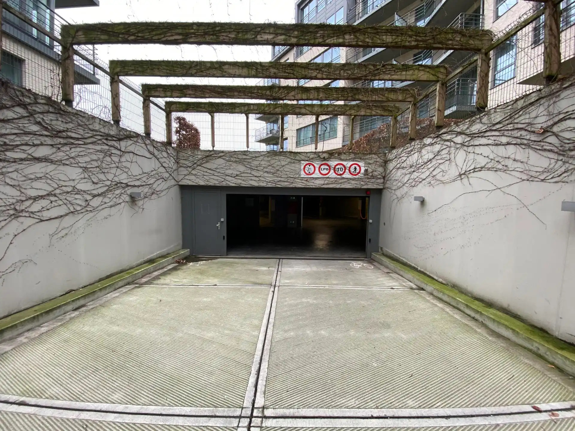 Parkeerplaats te huur Rue de Geneve 7-13 - 1140 Evere