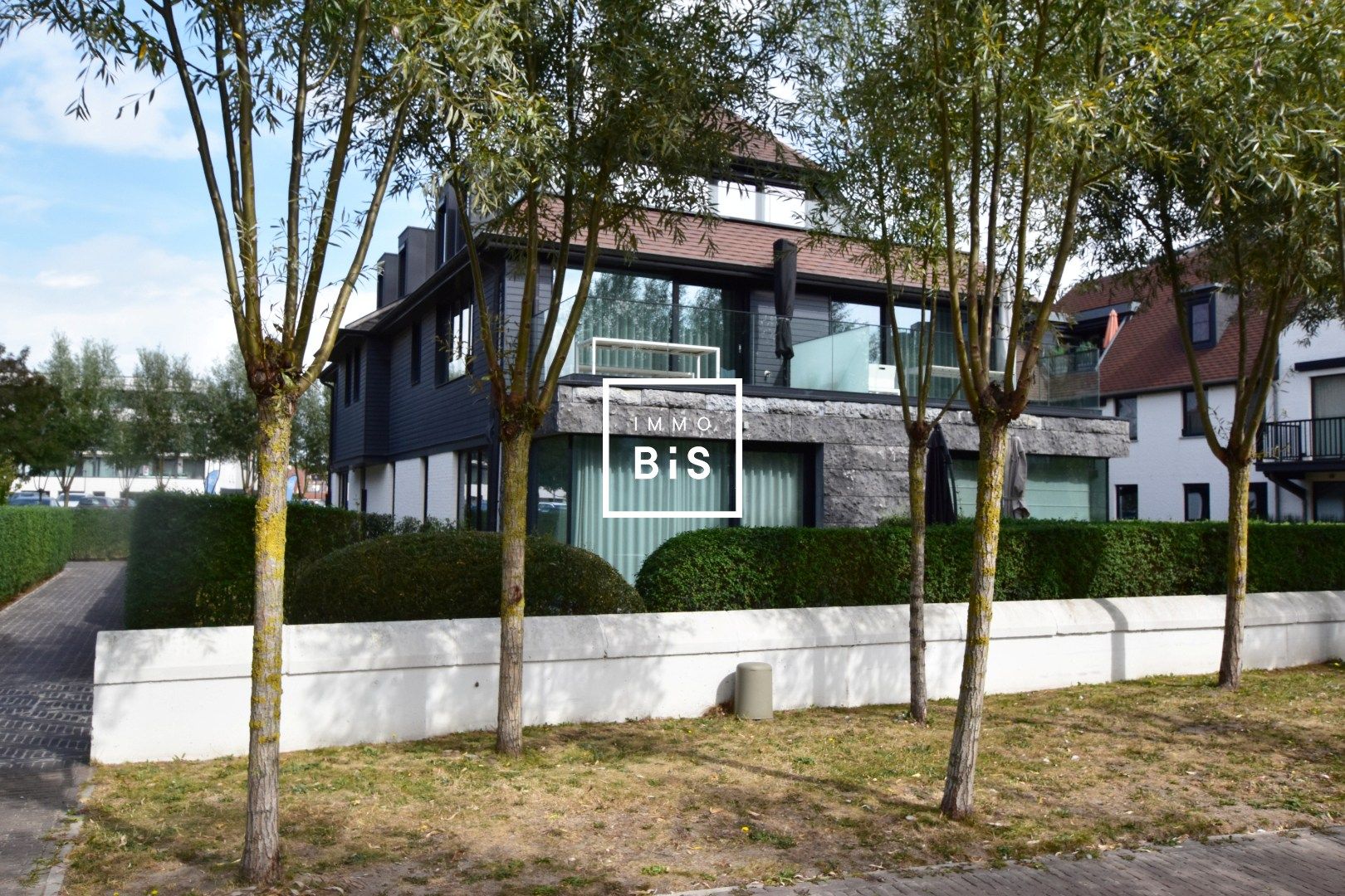 Mooi gelijkvloersappartement rustig gelegen in een kleine residentie te Duinenwater foto {{pictureIndex}}