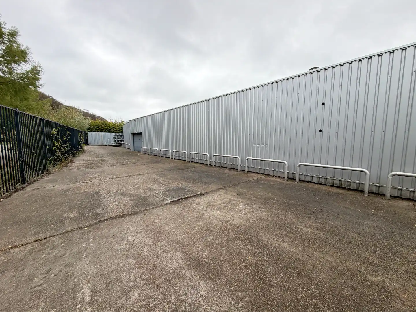 Magazijn met kantoren en buitenopslag te huur in Wilrijk foto 15