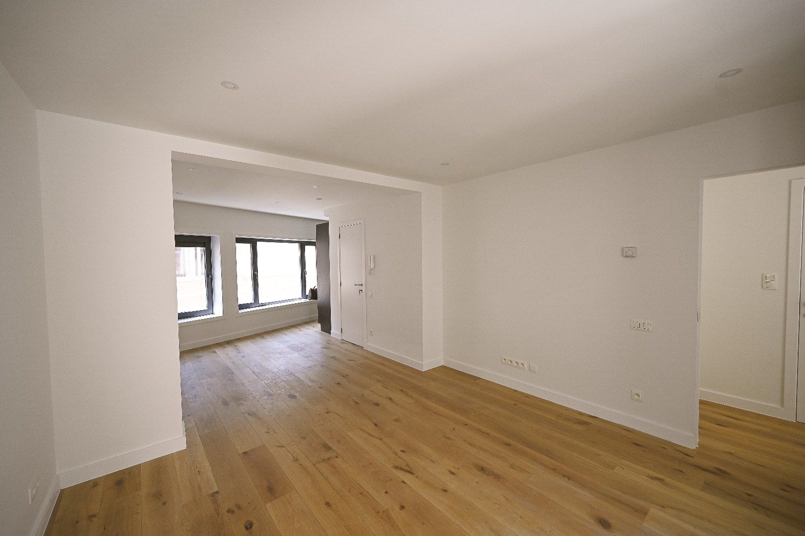 KNAP CENTRAAL GELEGEN GERENOVEERD APPARTEMENT  foto 2