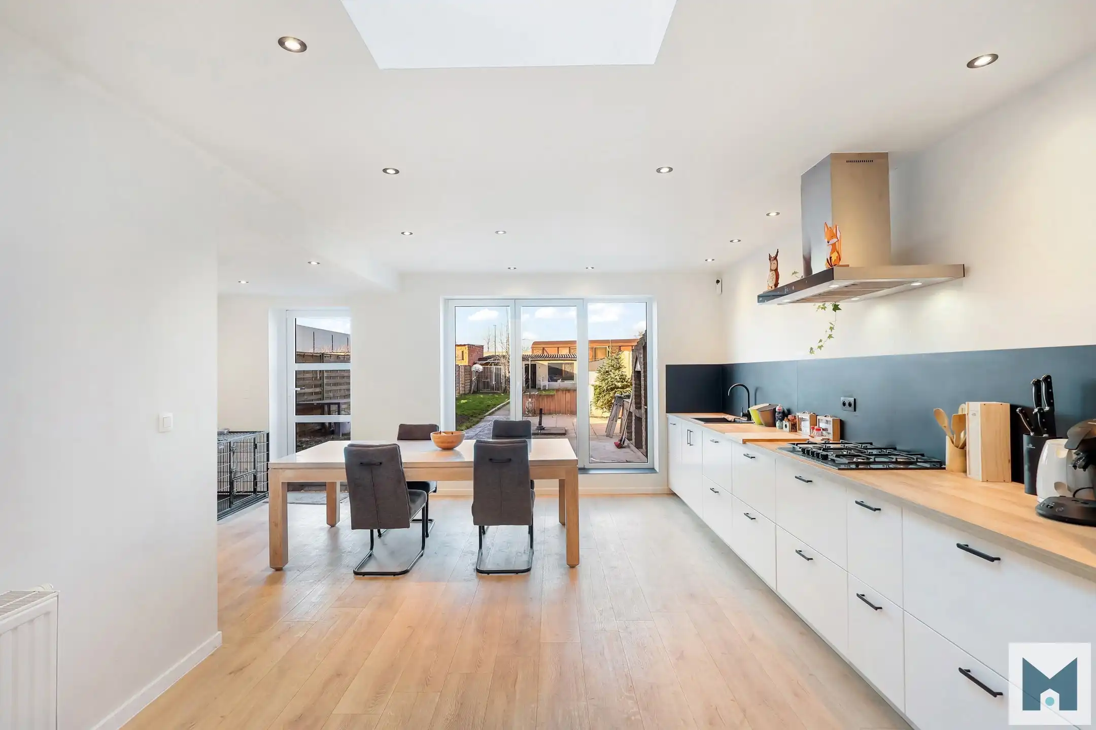 Vernieuwde, energetische woning met 5 slpks te Baasrode! foto {{pictureIndex}}