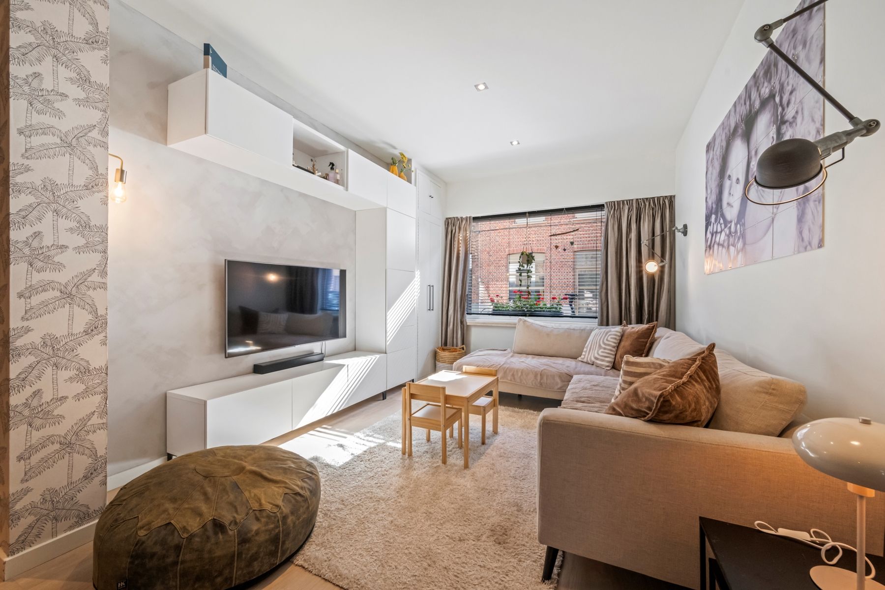 Smaakvol gerenoveerde woning in het hart van Assebroek foto 2