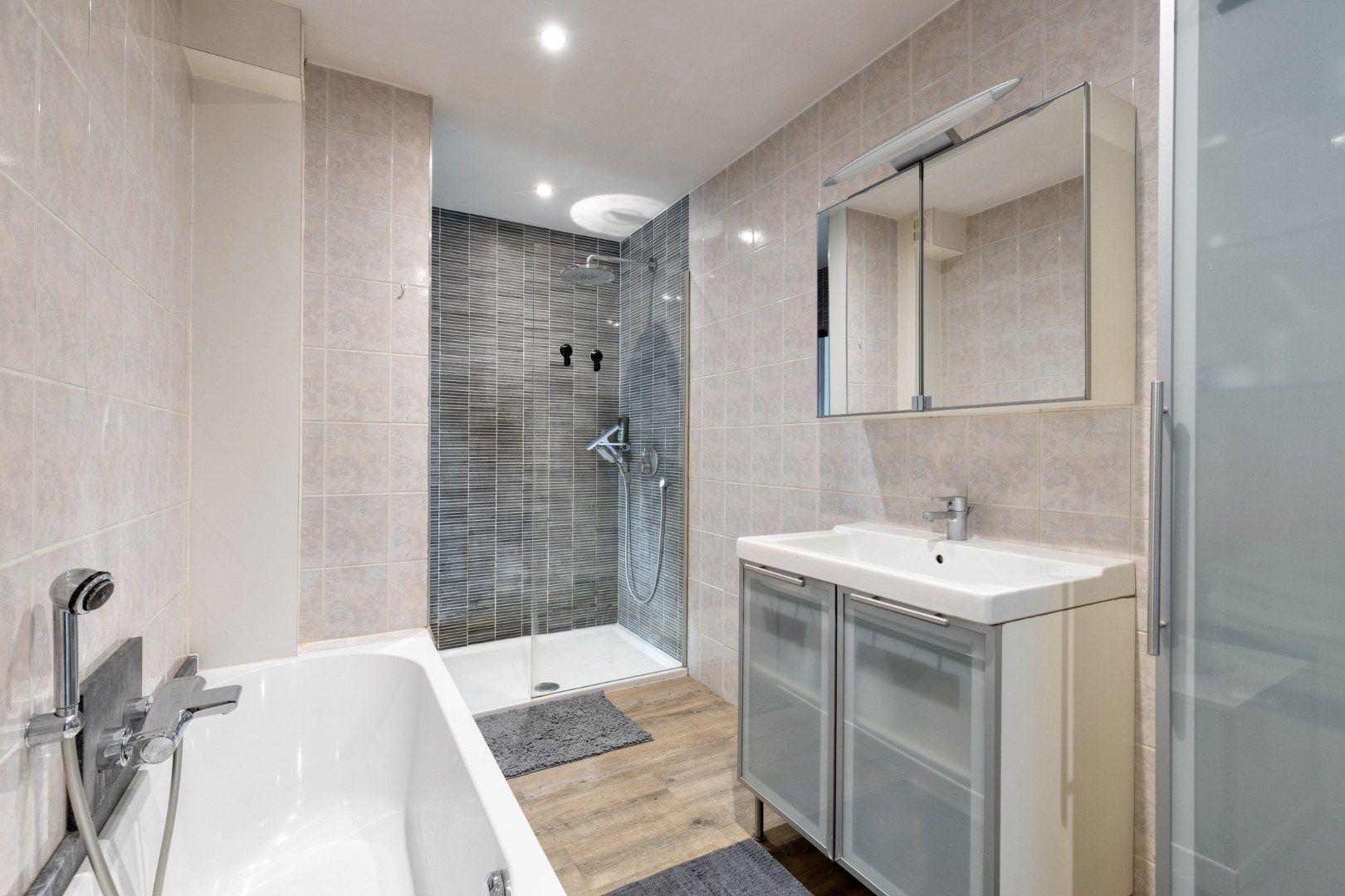 Ruim tweekamerapp. in Bevegem met dubbele garage! foto 10