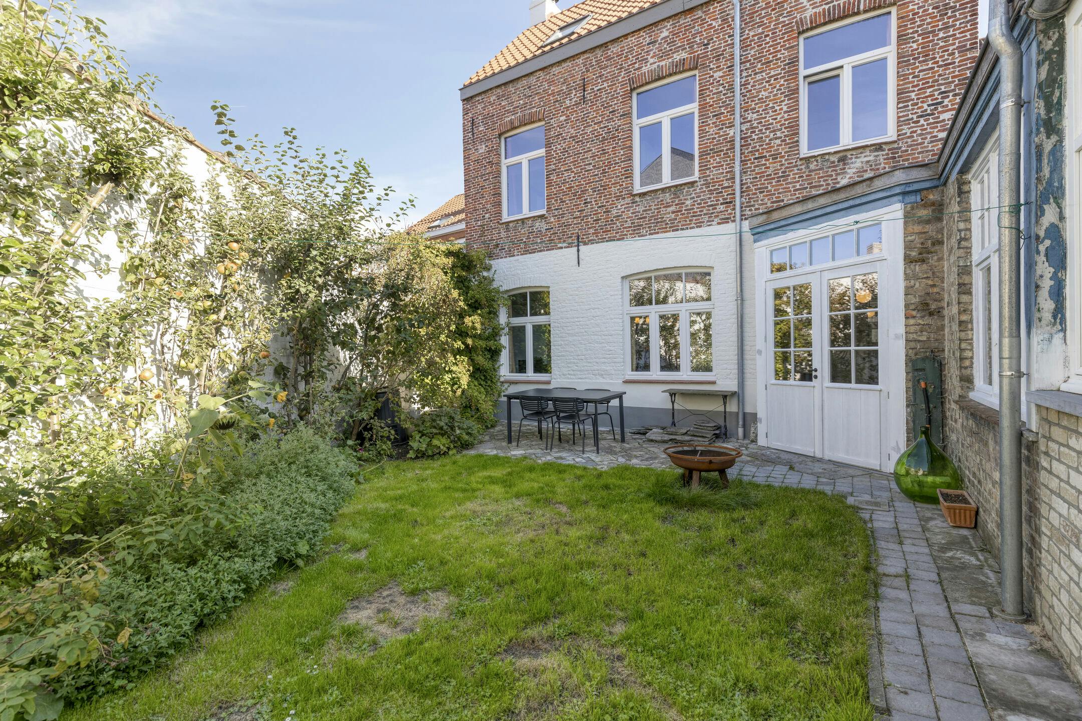 Charmevol huis met 4 slaapkamers, stadstuin in hartje Brugge foto 3