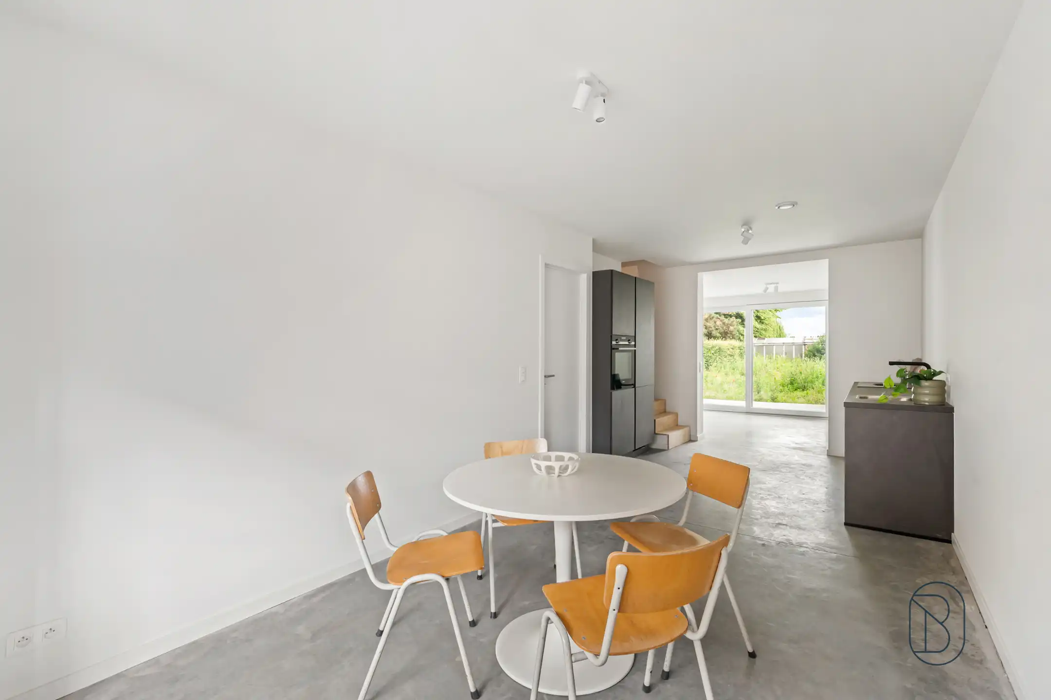 Rustig gelegen instapklare rijwoning met 3 slk en leuke tuin foto 5