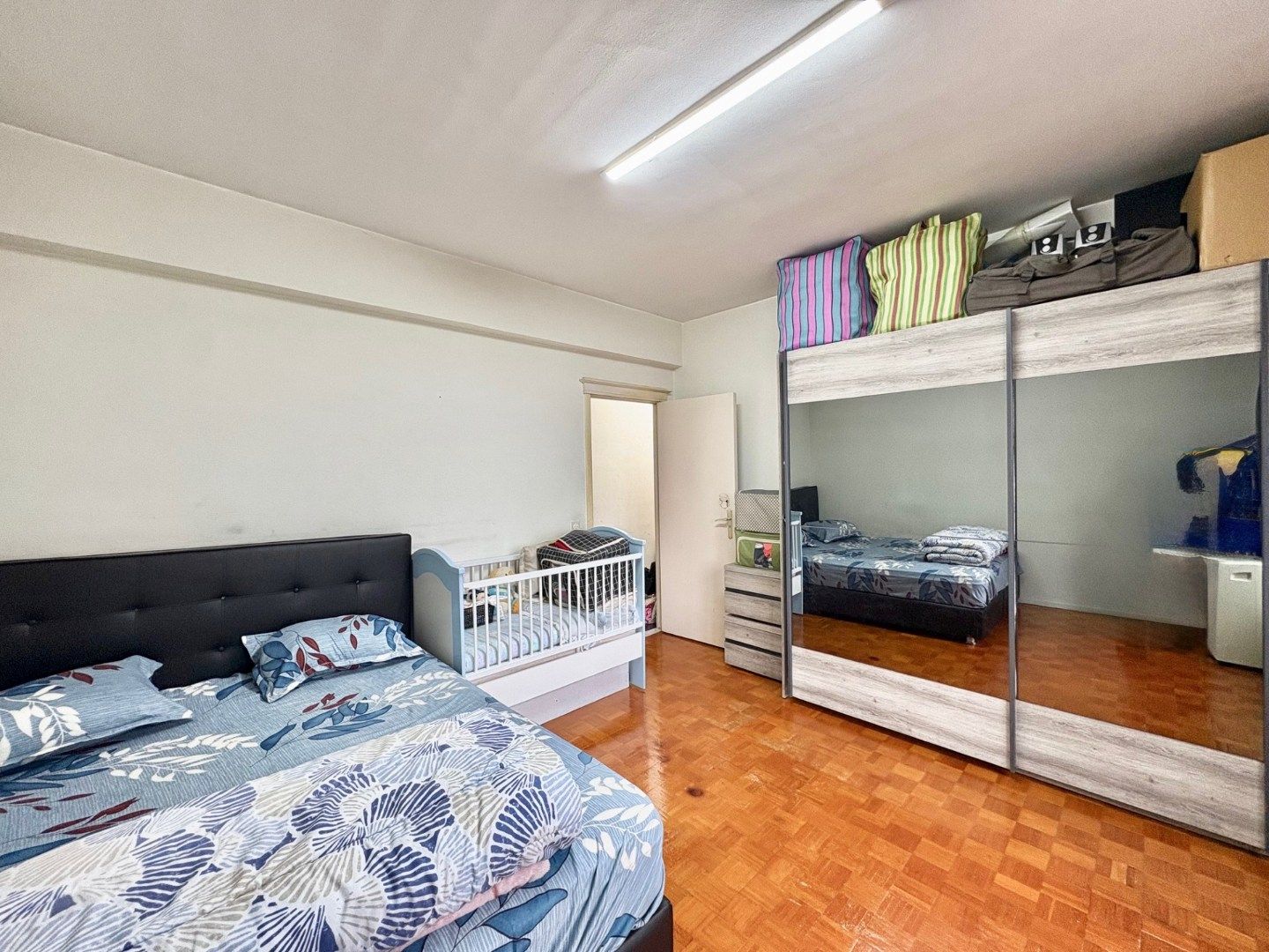 Te renoveren ruim 2-slpk appartement met staanplaats en kelder foto 12