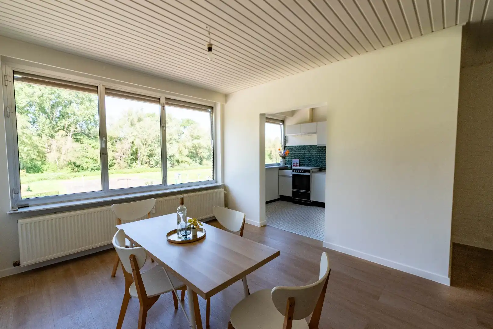 Appartement met 2 slpk., garage en rustgevend groen uitzicht foto 2
