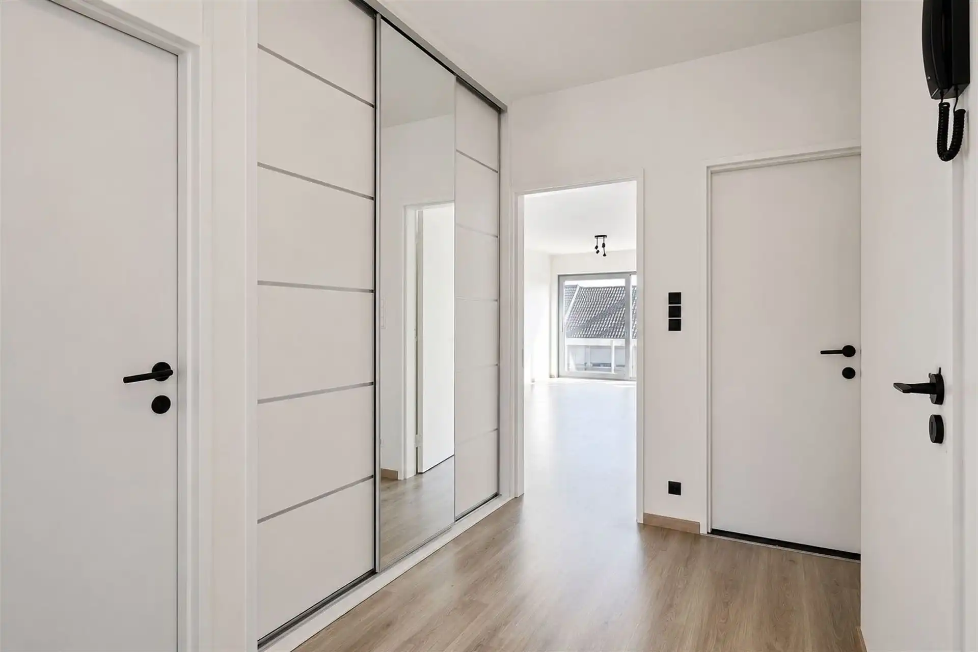 Instapklaar appartement met 2 slpks! foto 6