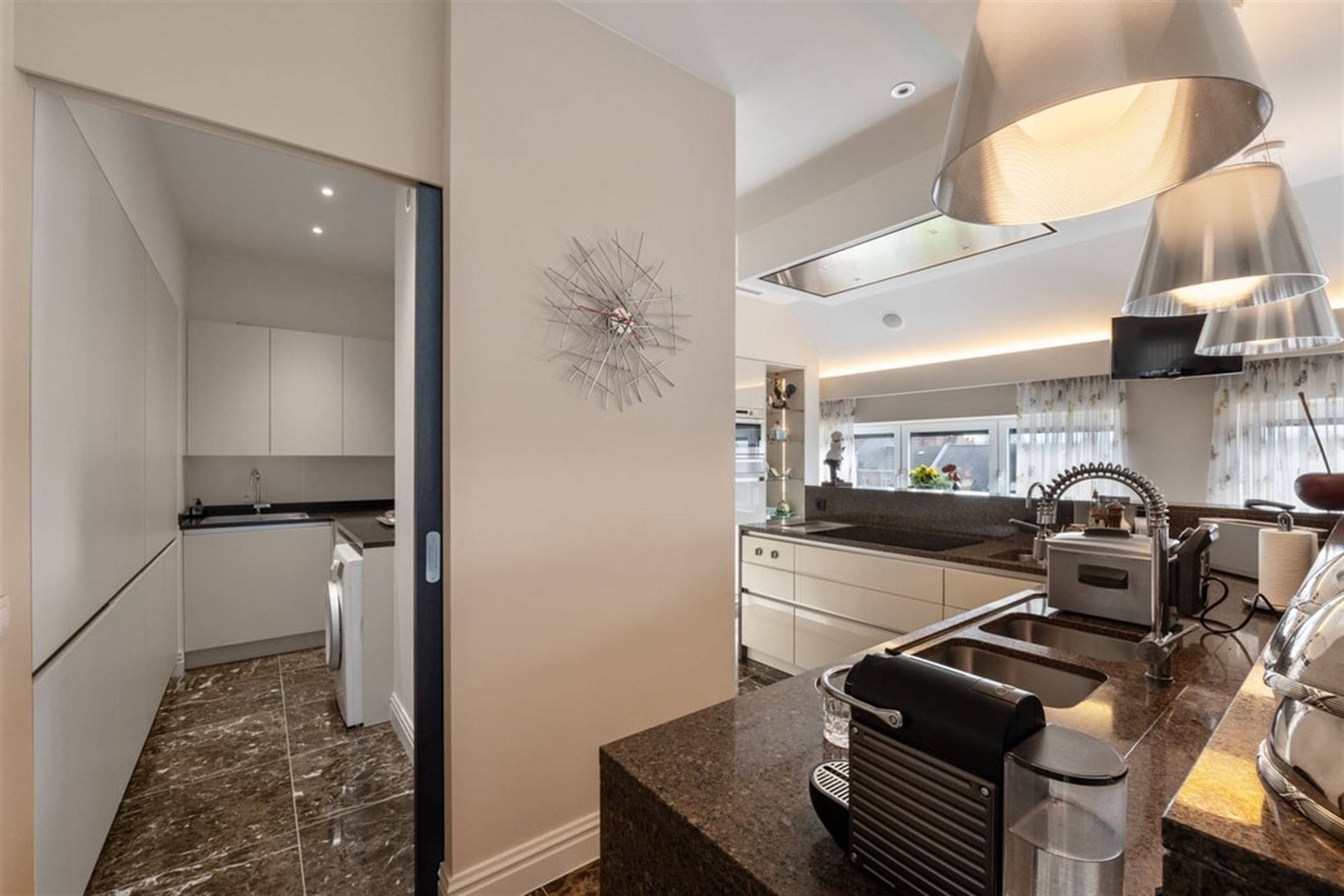 LUXUEUS APPARTEMENT VAN 365M² MET AFWERKING VAN HOOGSTE KWALITEIT IN TONGEREN foto 12