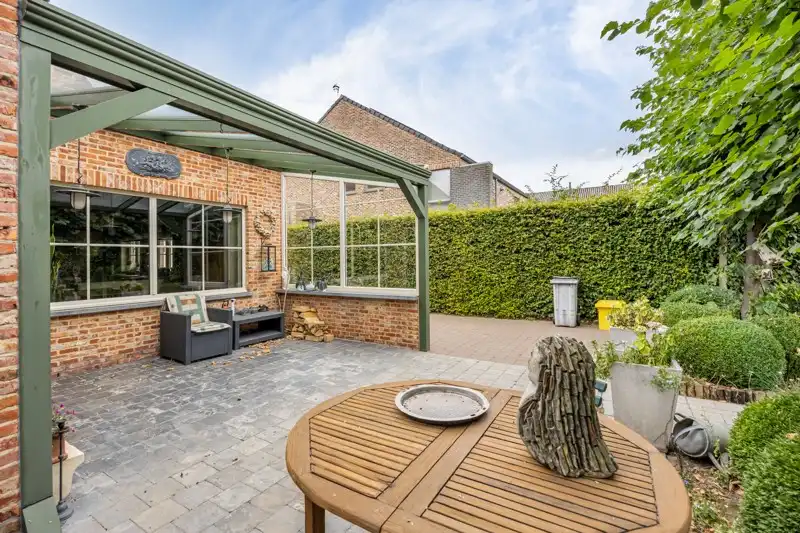 Luxueuze, halfopen bebouwing met 3 slaapkamers, inpandige garage en een prachtige tuin foto 17