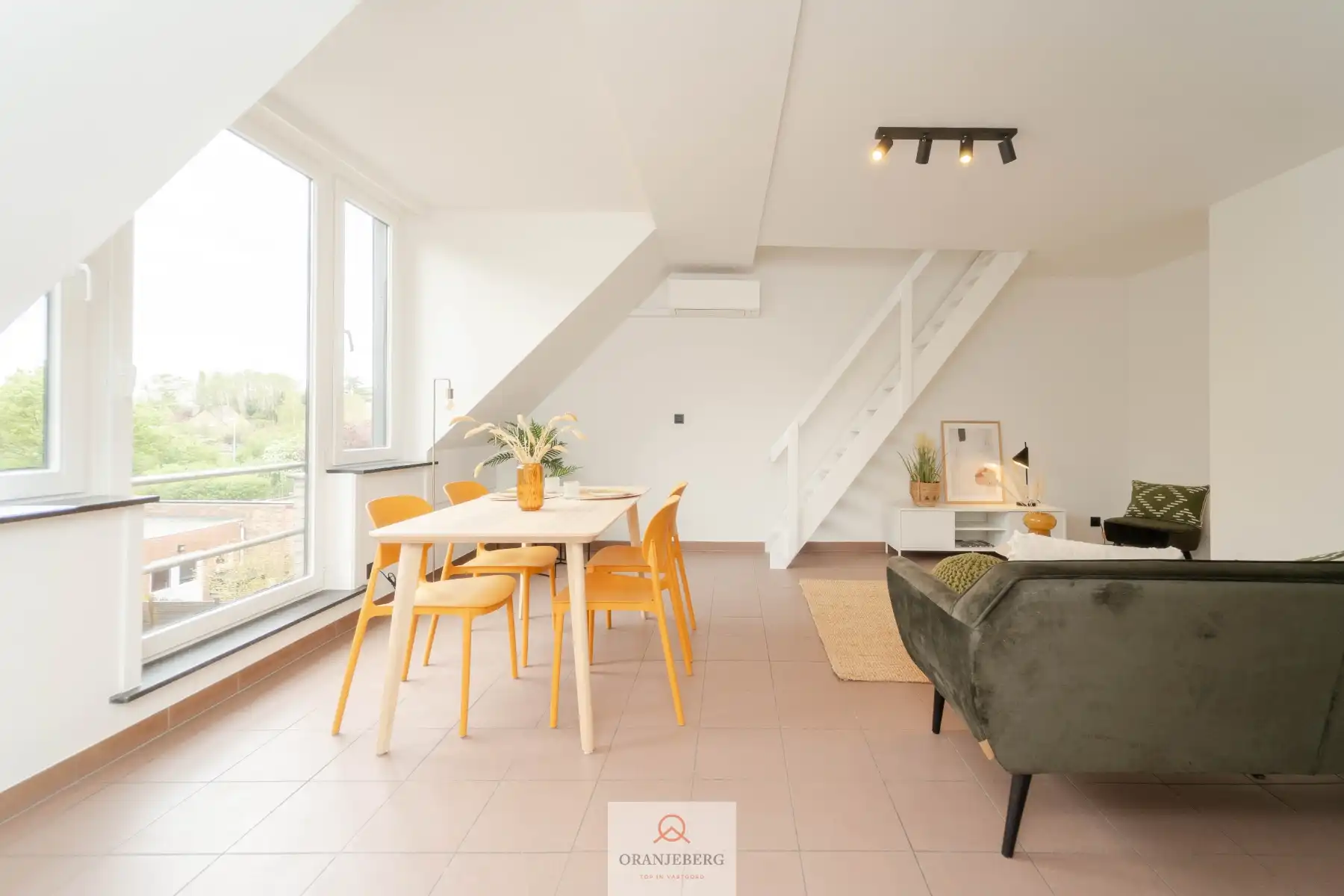 Instapklaar duplex-appartement Wondelgem! foto 3