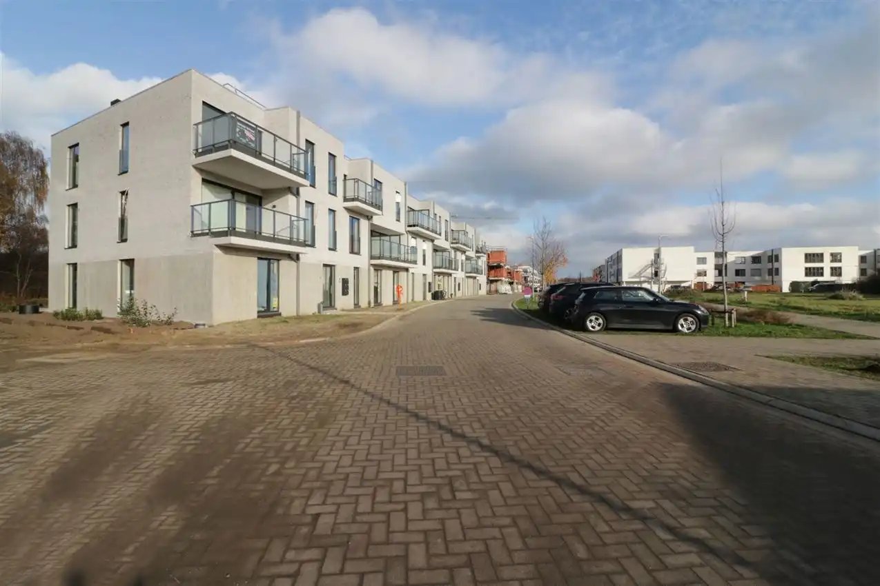 Zonnig appartement, zuidterras, twee slpk, autostaanplaats op gunstige locatie foto 34