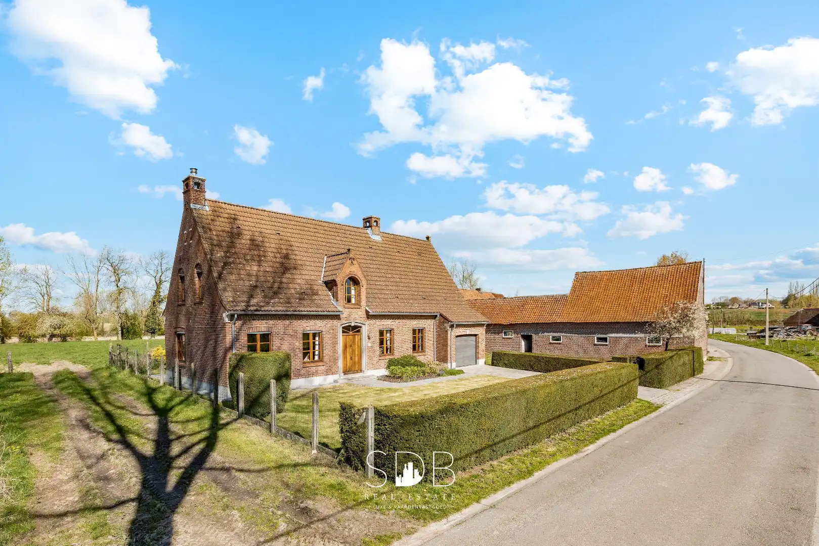 Boerderij met aanpalende graslanden op 12.970m² + mogelijkheid tot bijkopen graslanden +/-20ha foto 3
