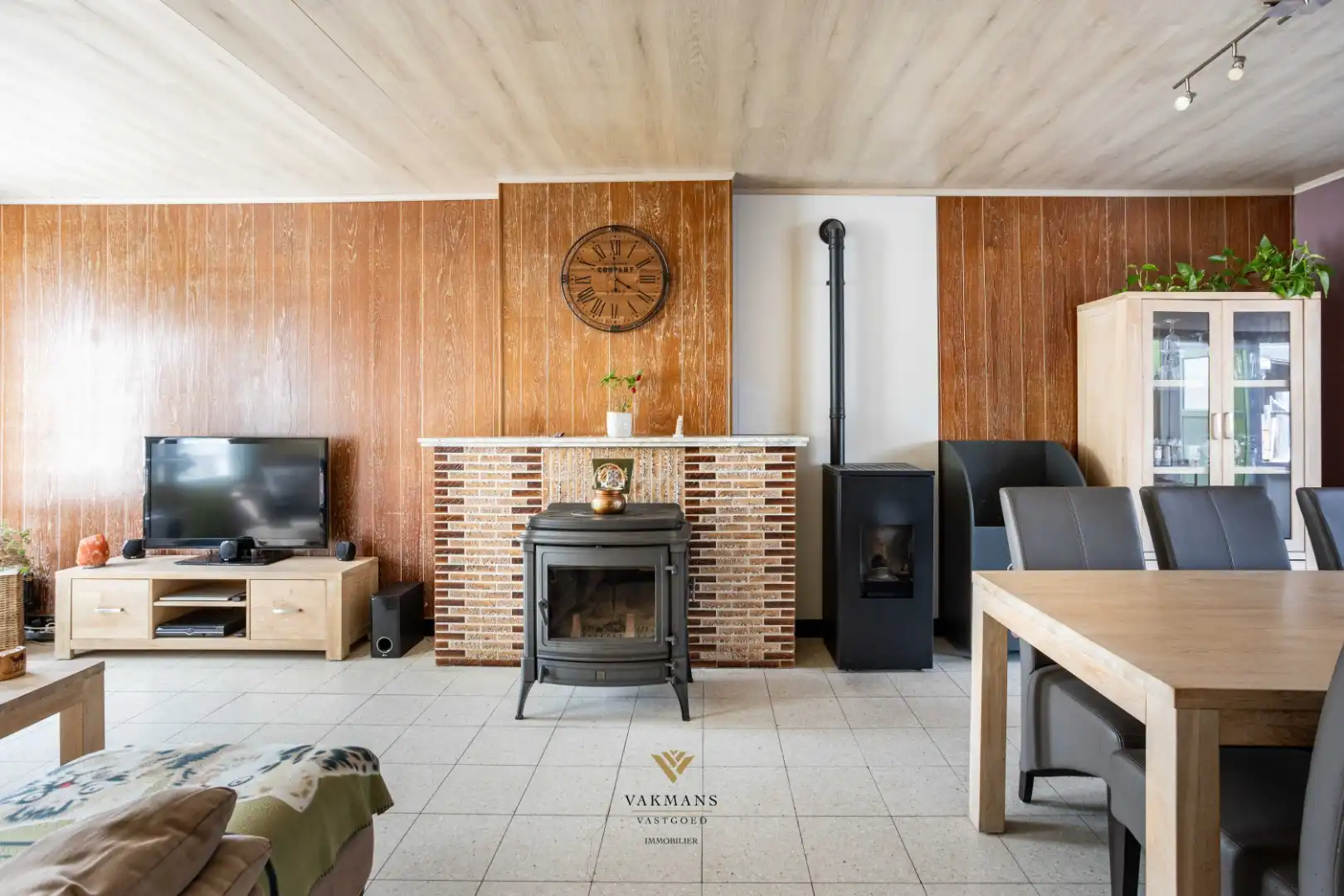 Te renoveren woning op den buiten met veel ruimte en tuin foto 10