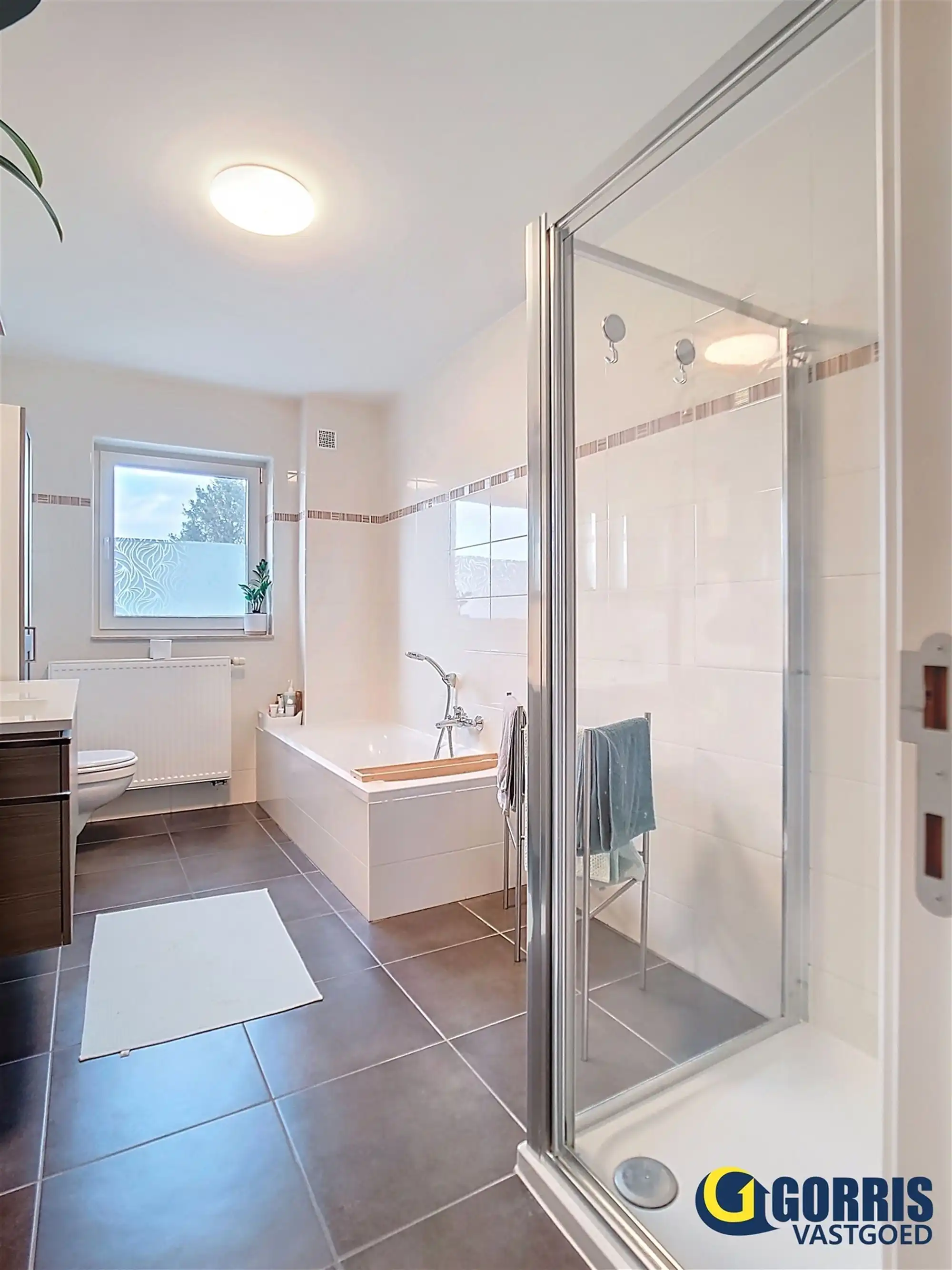 Verzorgd duplex-appartement met ruim terras foto 12