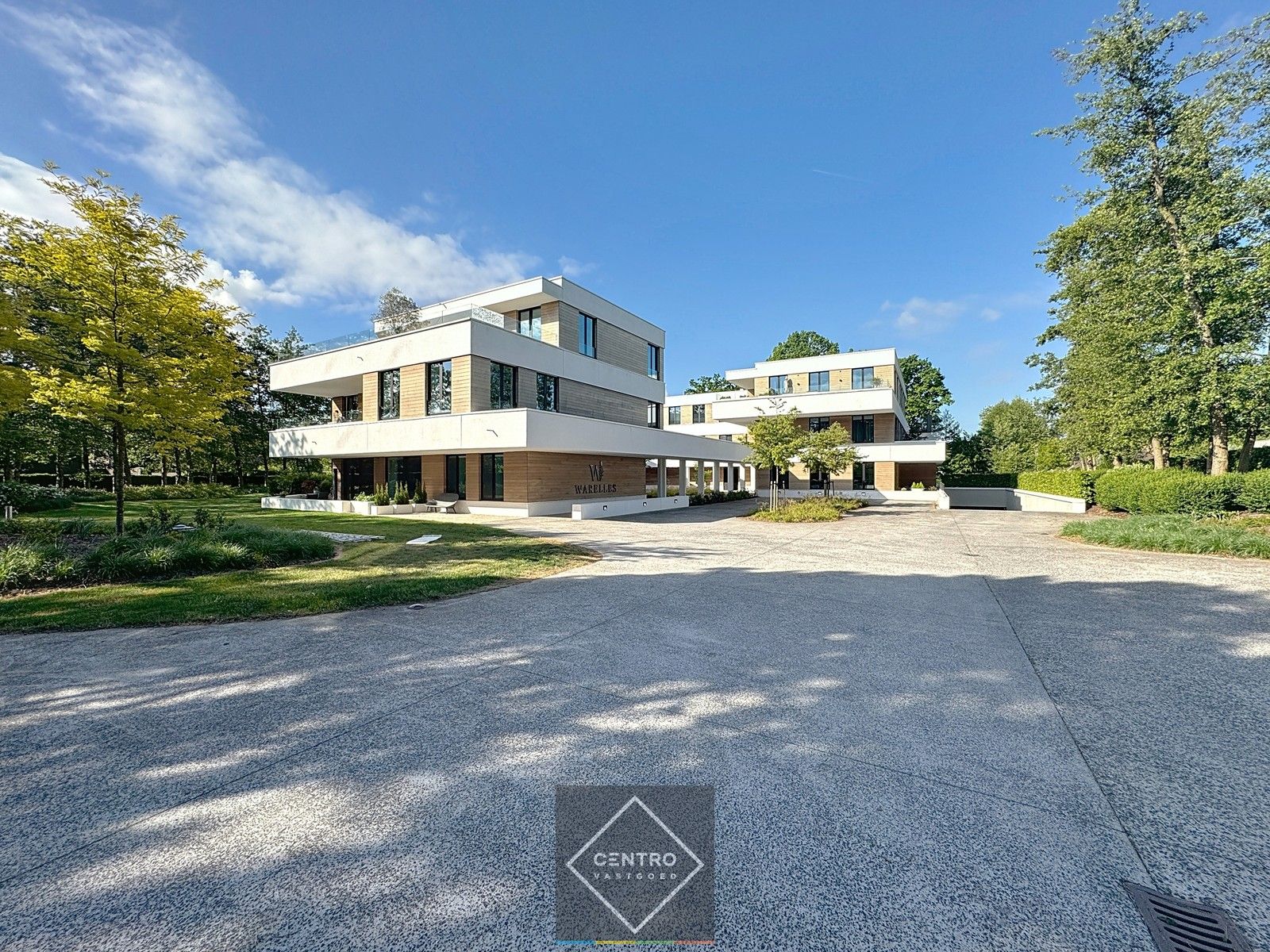 Exclusief & luxueus afgewerkt ("Obumex") VILLA-APPARTEMENT met prachtig TERRAS in een groene omgeving met ALLE PRIVACY! foto {{pictureIndex}}