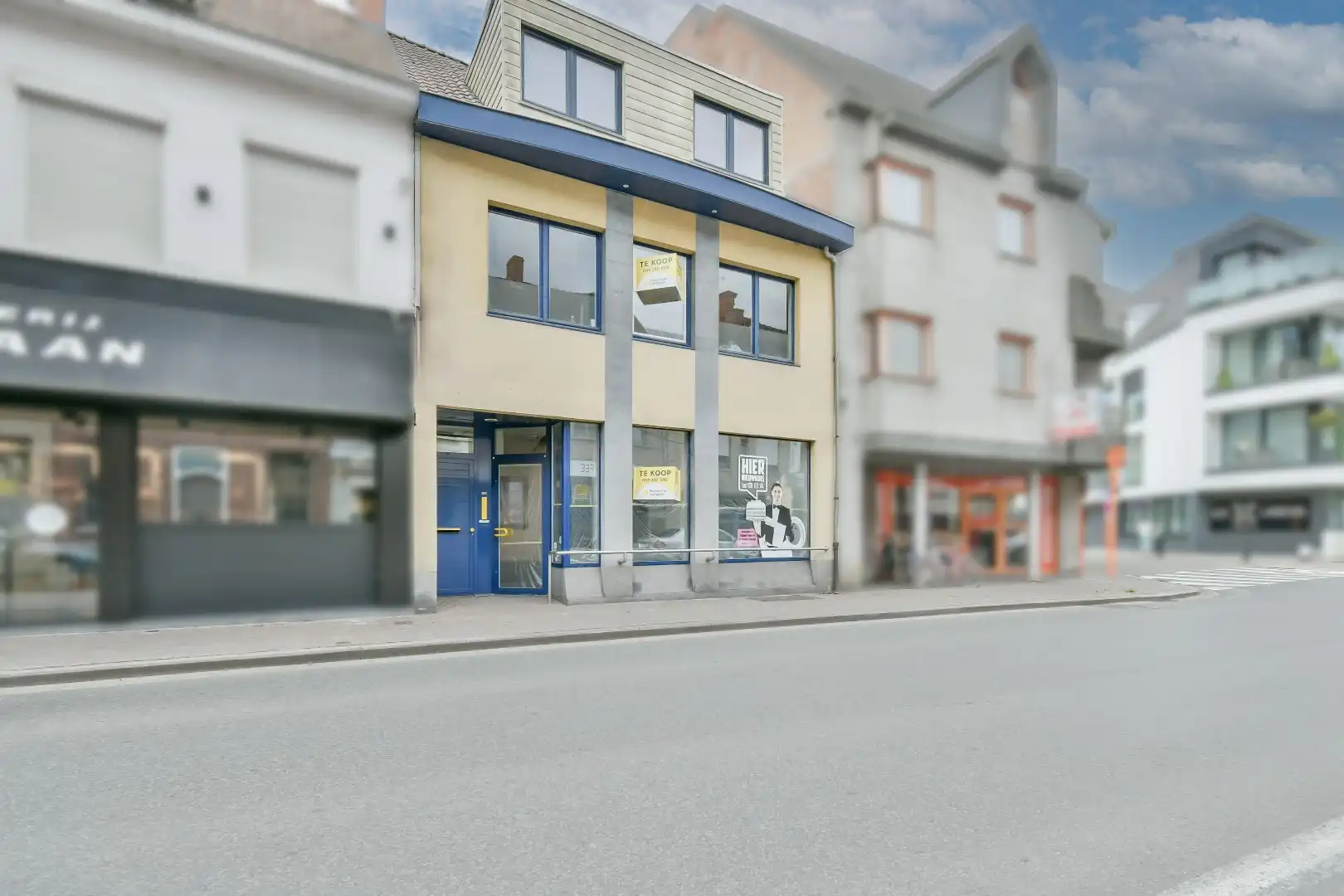 Ruime woning met handelsgedeelte op gunstige ligging in centrum! foto {{pictureIndex}}