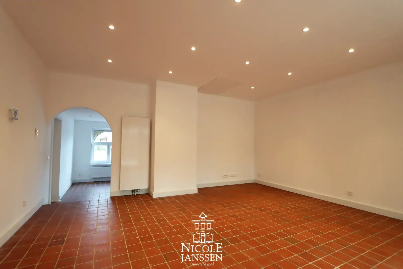 Ruime vrijstaande gezinswoning foto 6